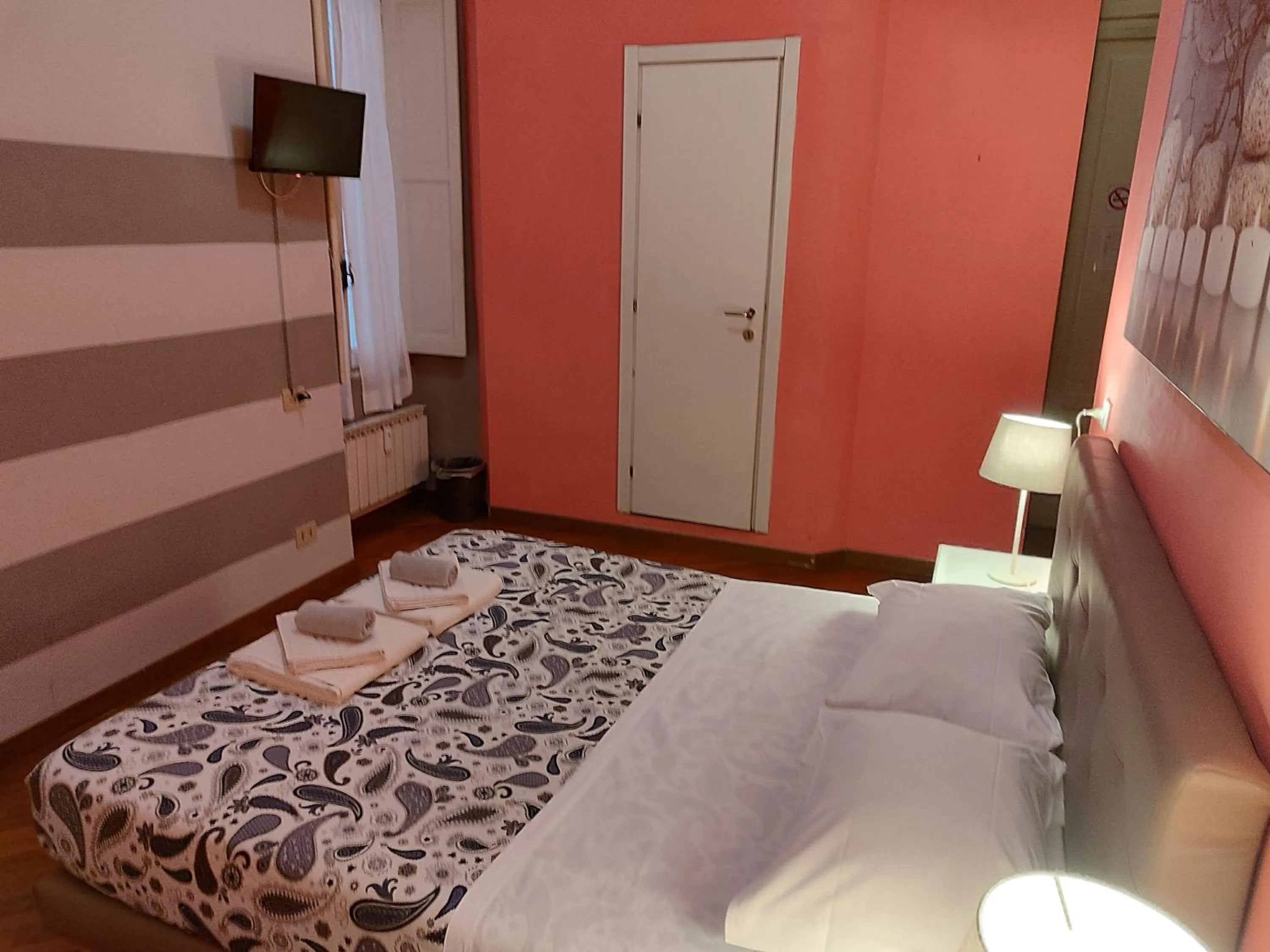 Bedroom, Bed in Albergo Locanda Alambra