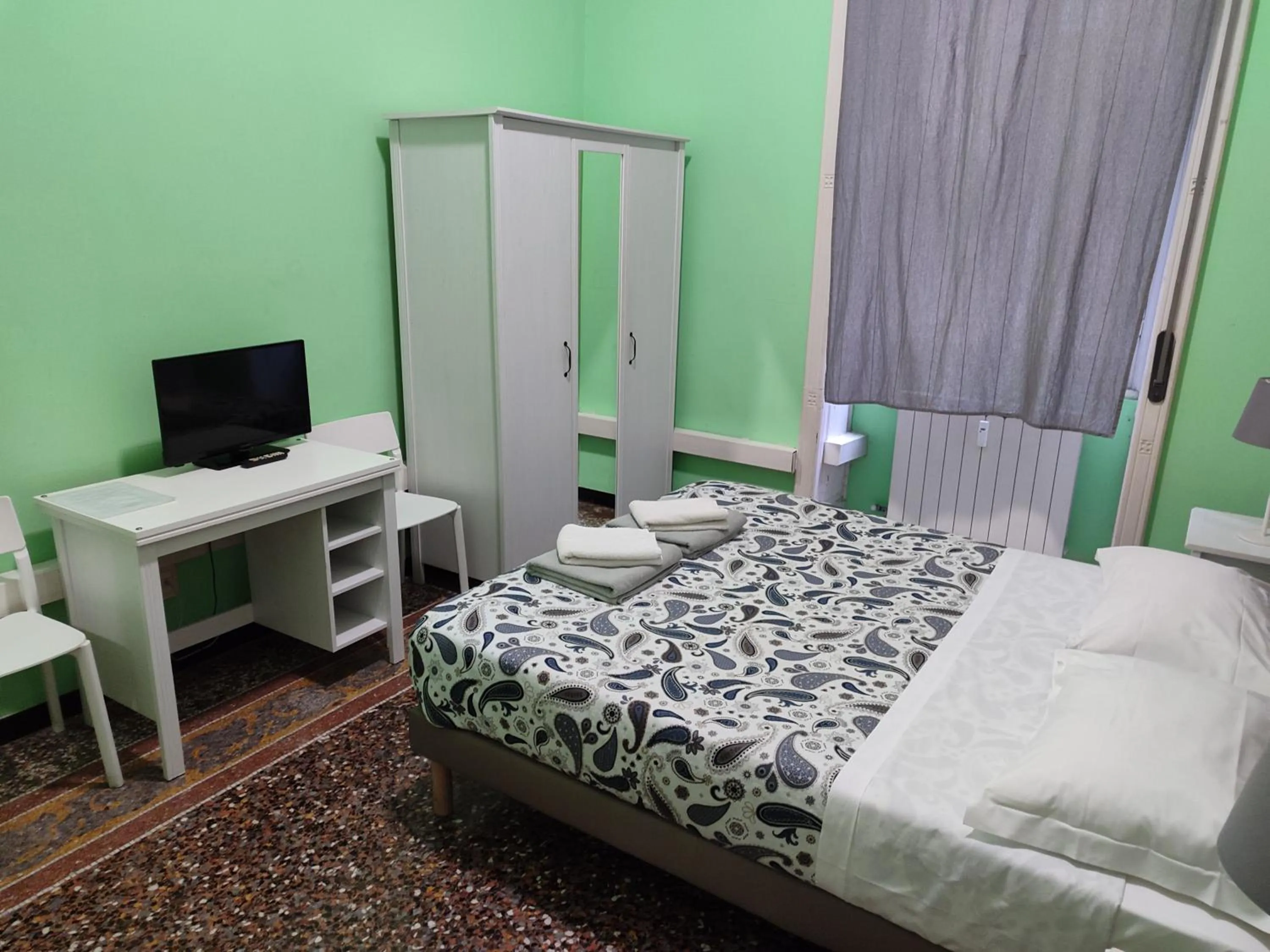 Bedroom, Bed in Albergo Locanda Alambra