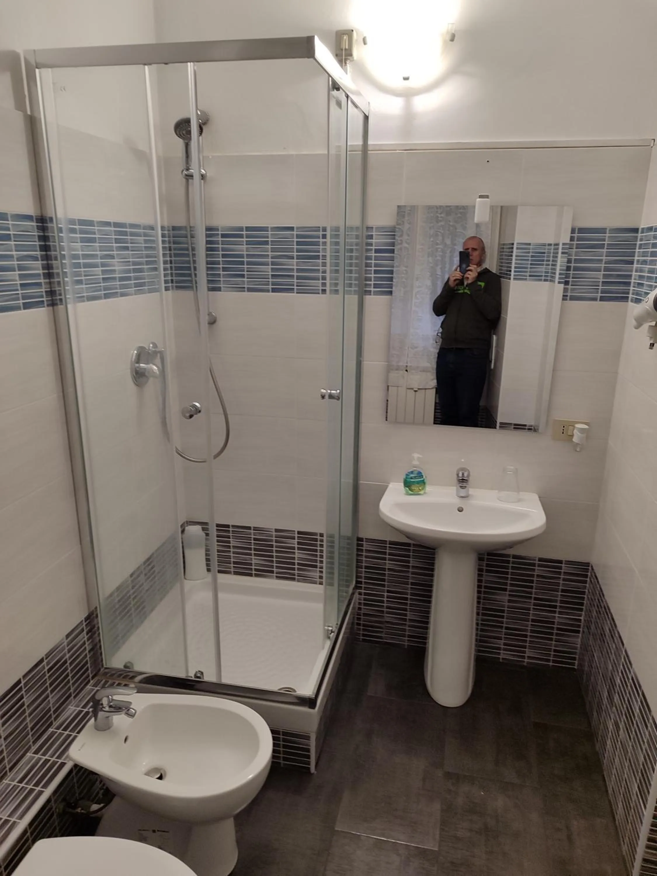 Bathroom in Albergo Locanda Alambra