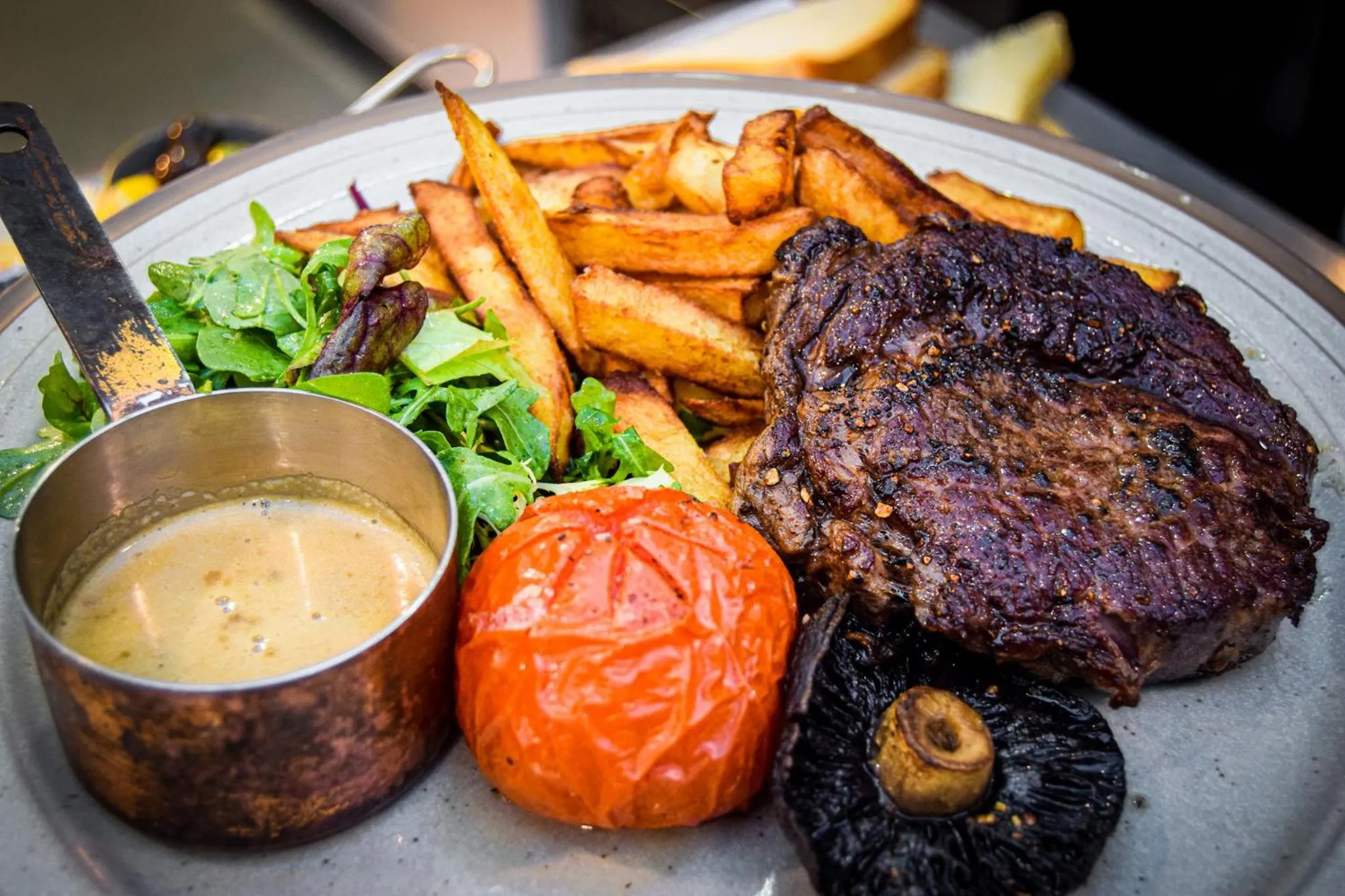 Restaurant/places to eat in Rising Sun Hotel