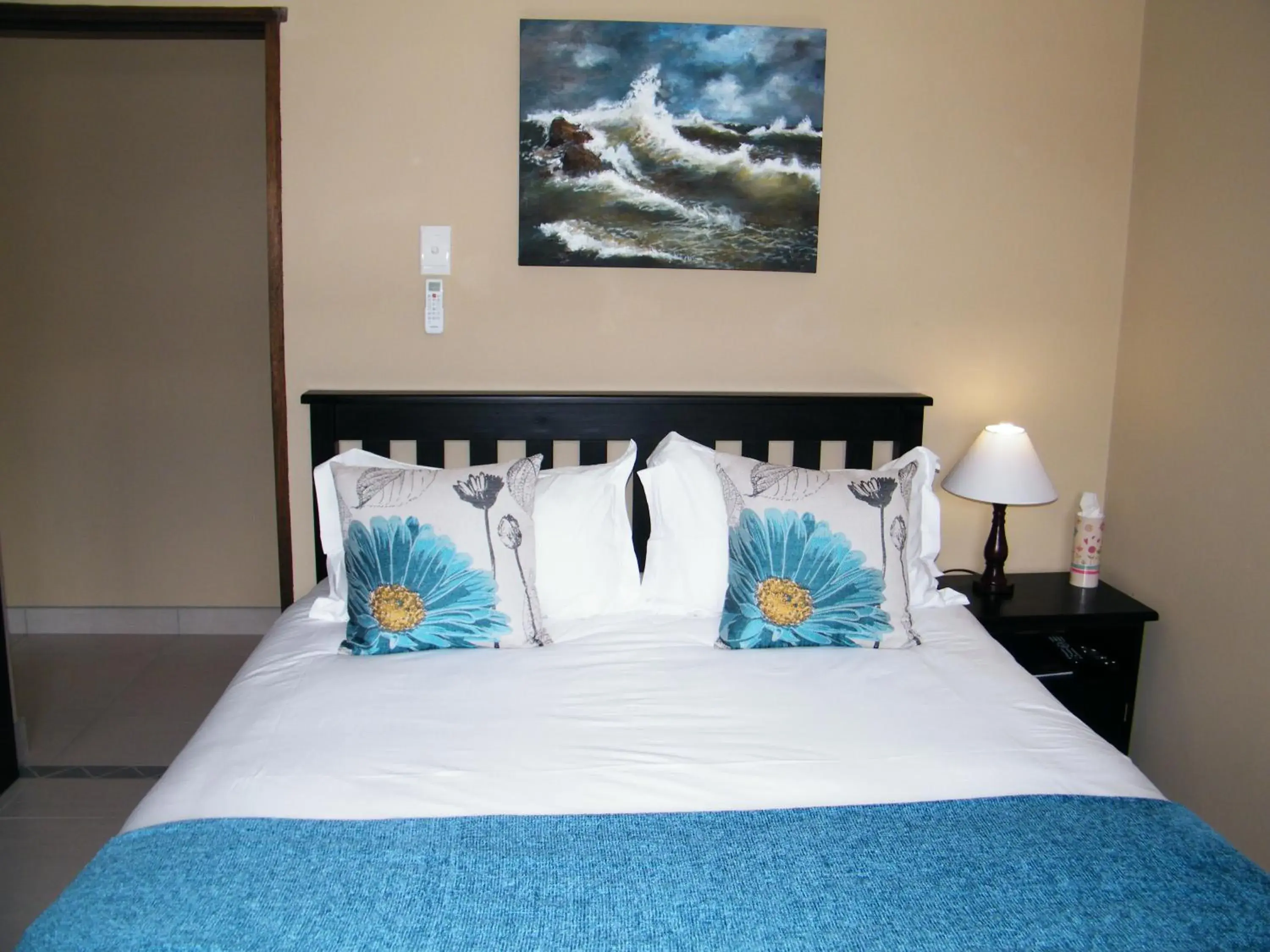 Queen Room - single occupancy in Absolute Cornwall Bed and Breakfast Queen Room - single occupancy in Absolute Cornwall Bed and Breakfast