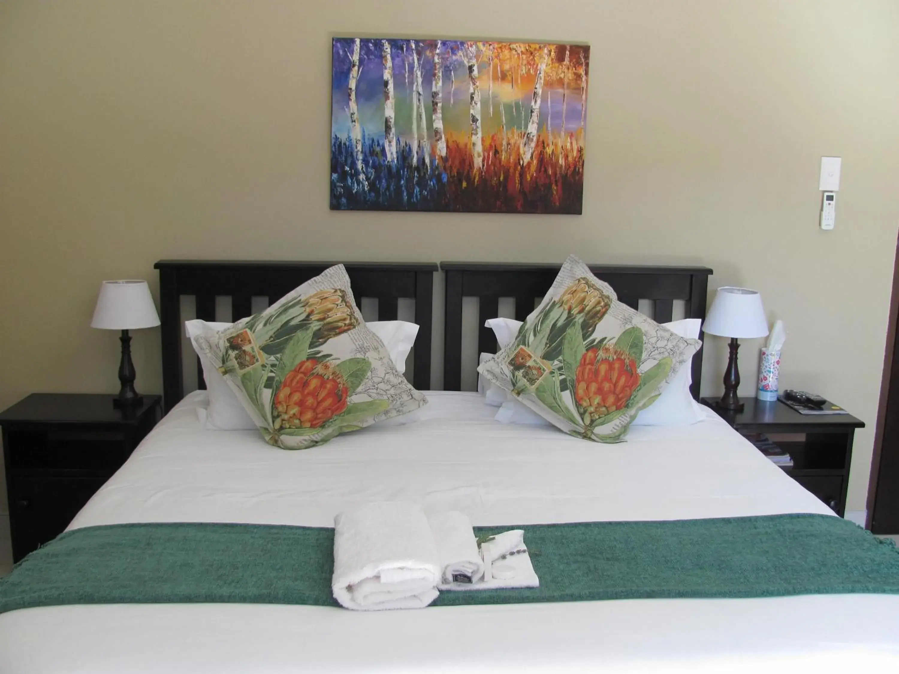 King Room - single occupancy in Absolute Cornwall Bed and Breakfast King Room - single occupancy in Absolute Cornwall Bed and Breakfast