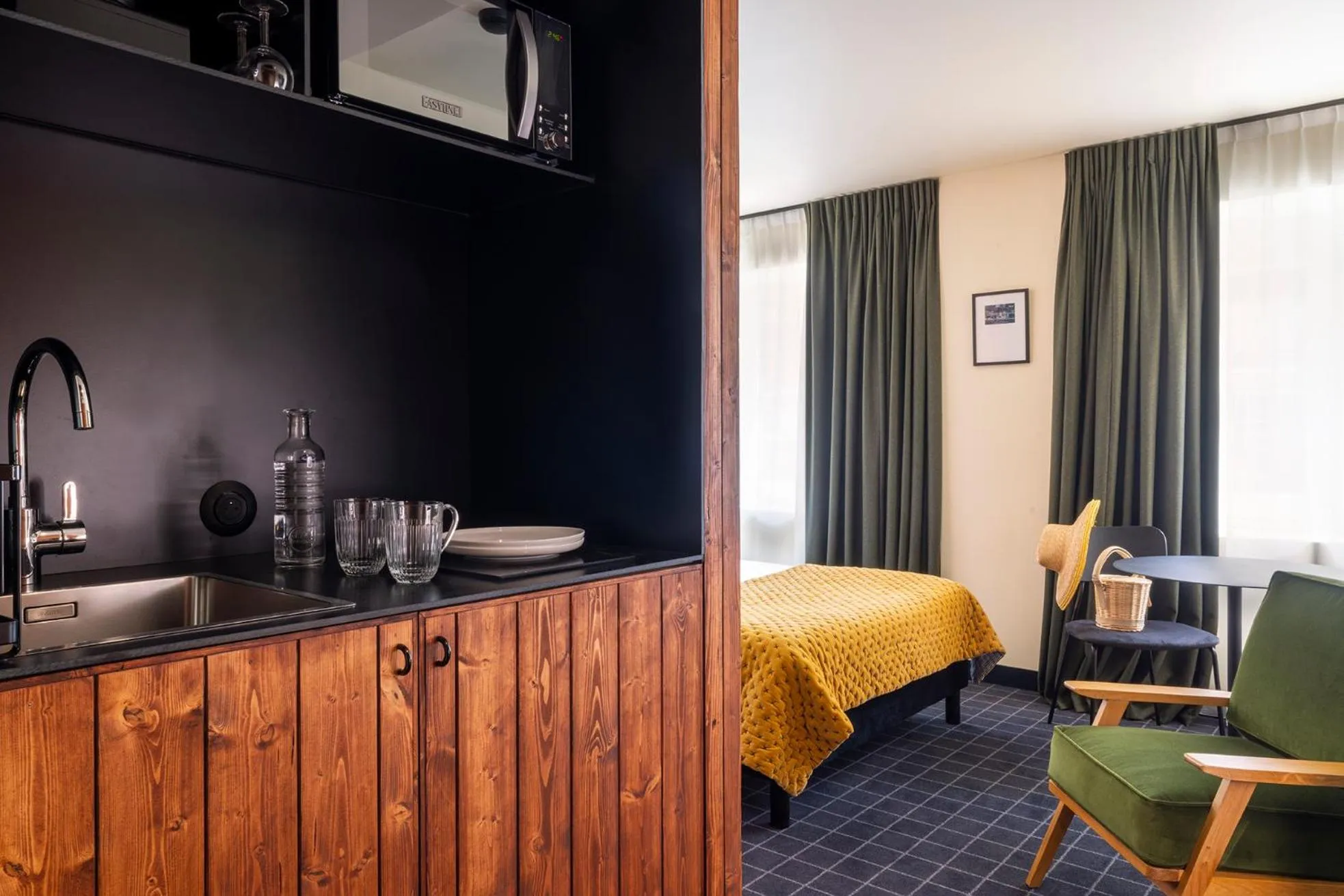 Kitchen or kitchenette, Bed in Best Western Plus Hotel Cargo