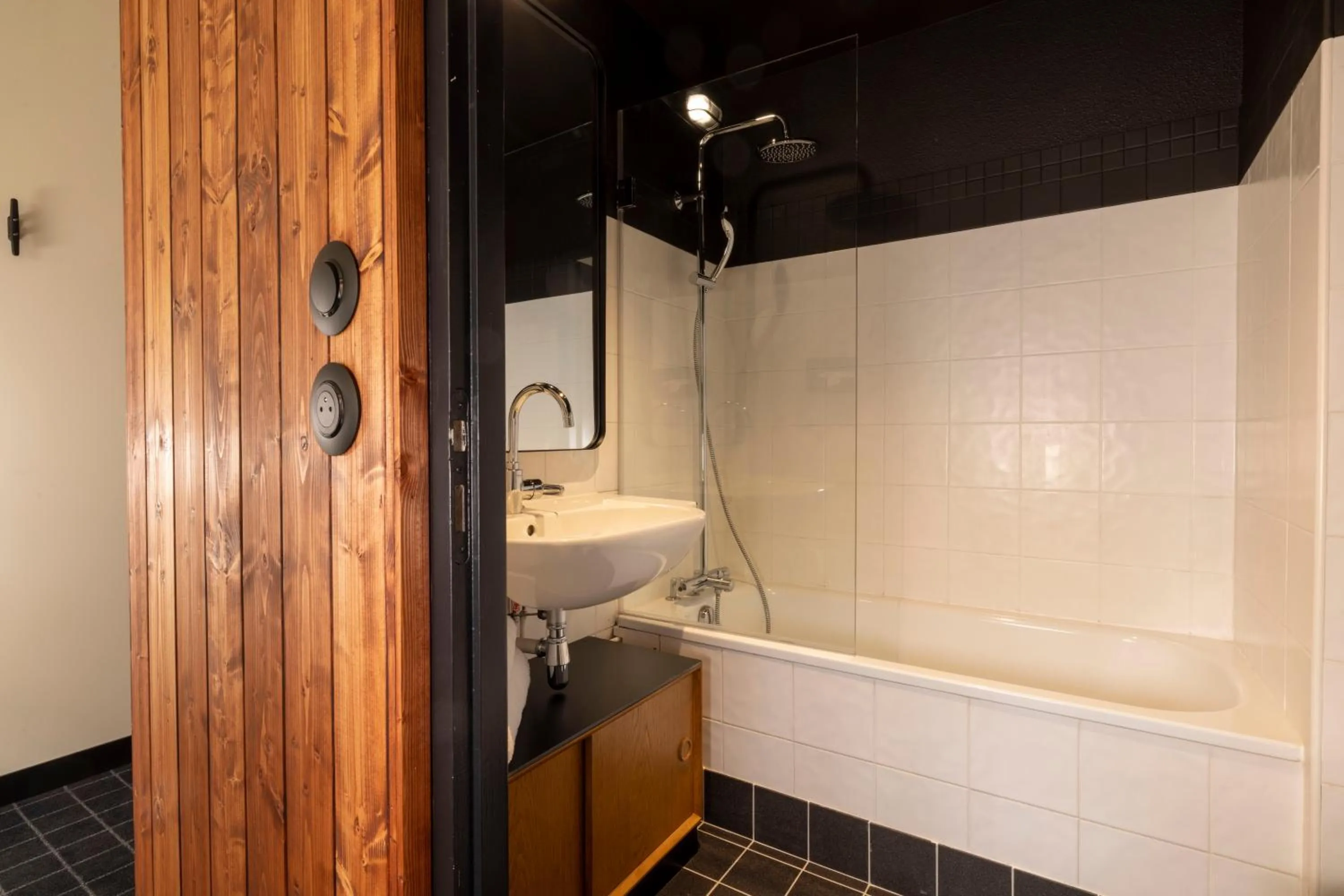 Shower in Best Western Plus Hotel Cargo