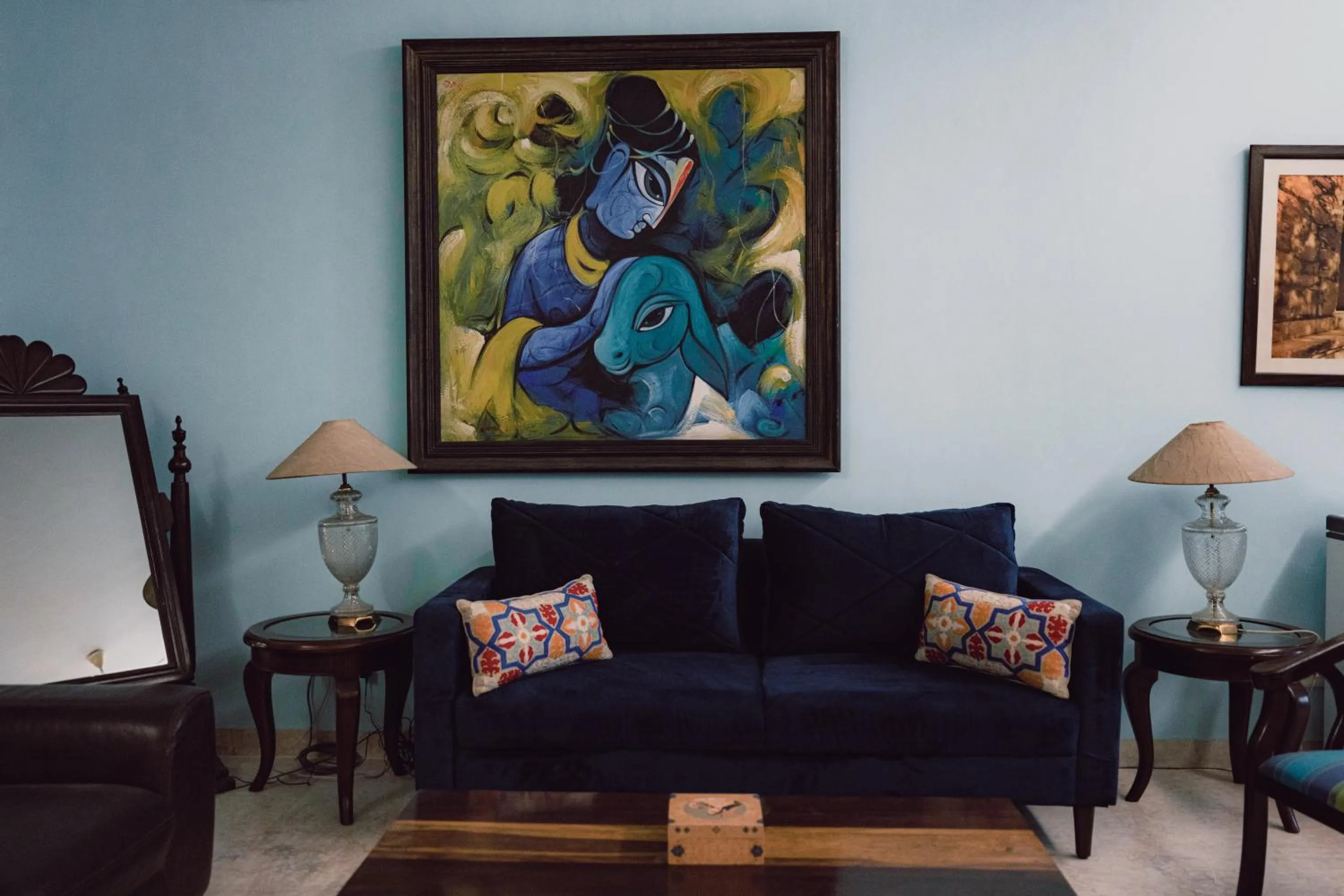 Seating area in Colonel’s Retreat