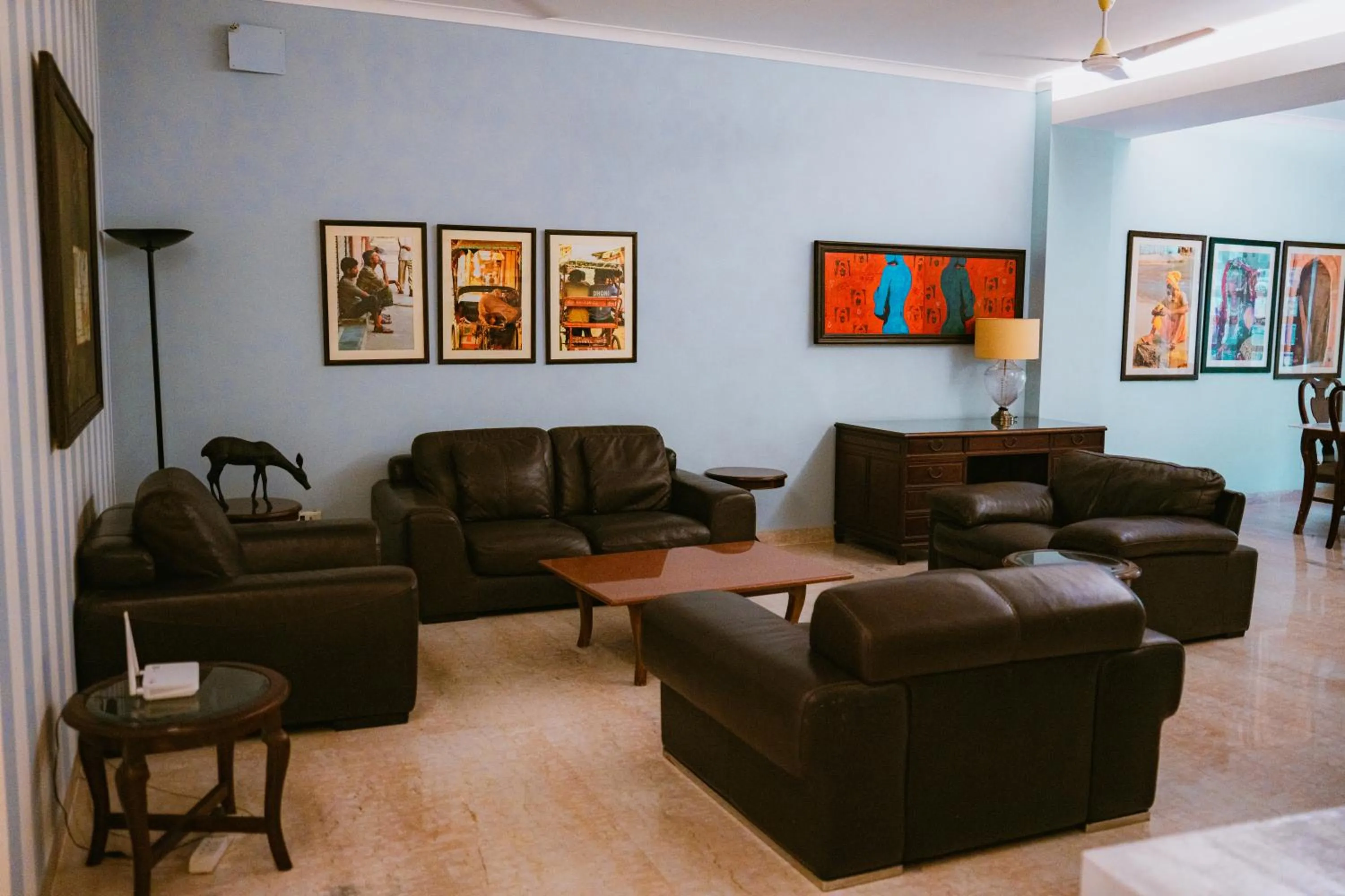 Seating area in Colonel’s Retreat