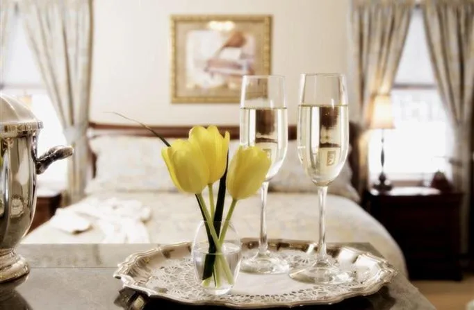 concierge, Bed in Inn at Ellis River