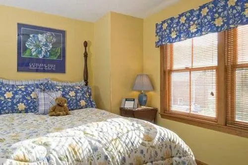 Bed in Inn at Ellis River