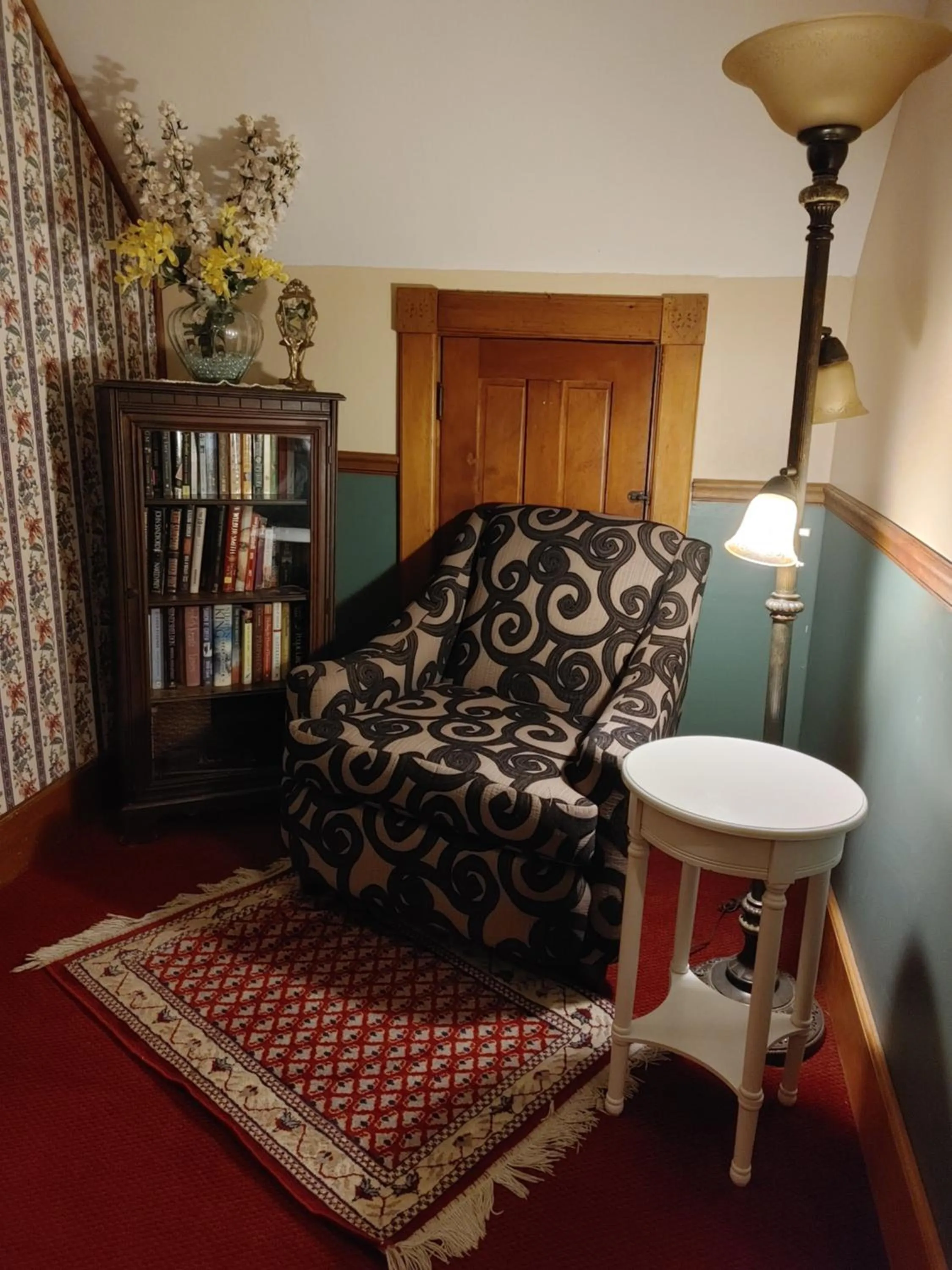 Seating area in Inn at Ellis River