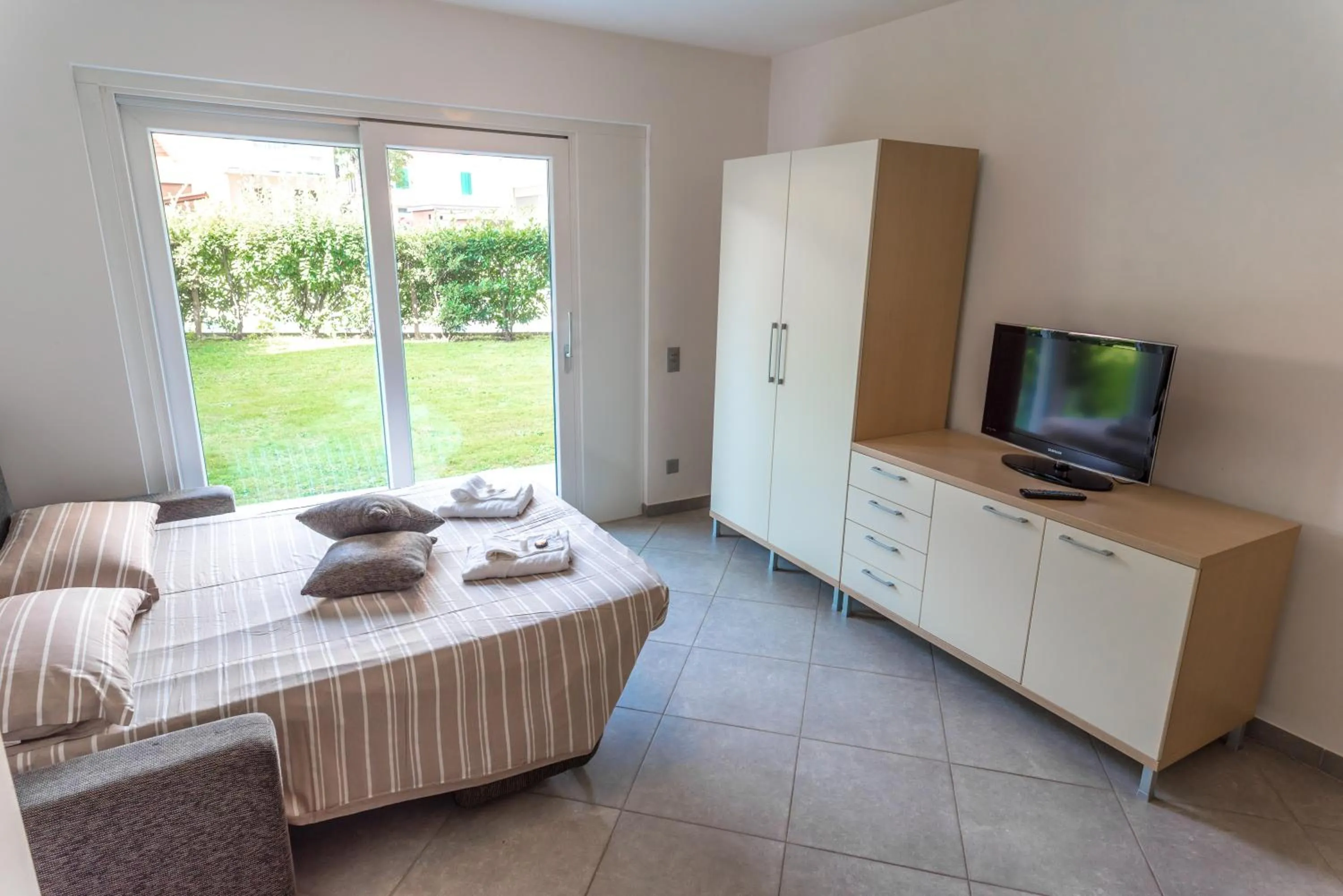 Garden, Bed in Prestige Apartments by Quokka 360 - spacious flats with terraces