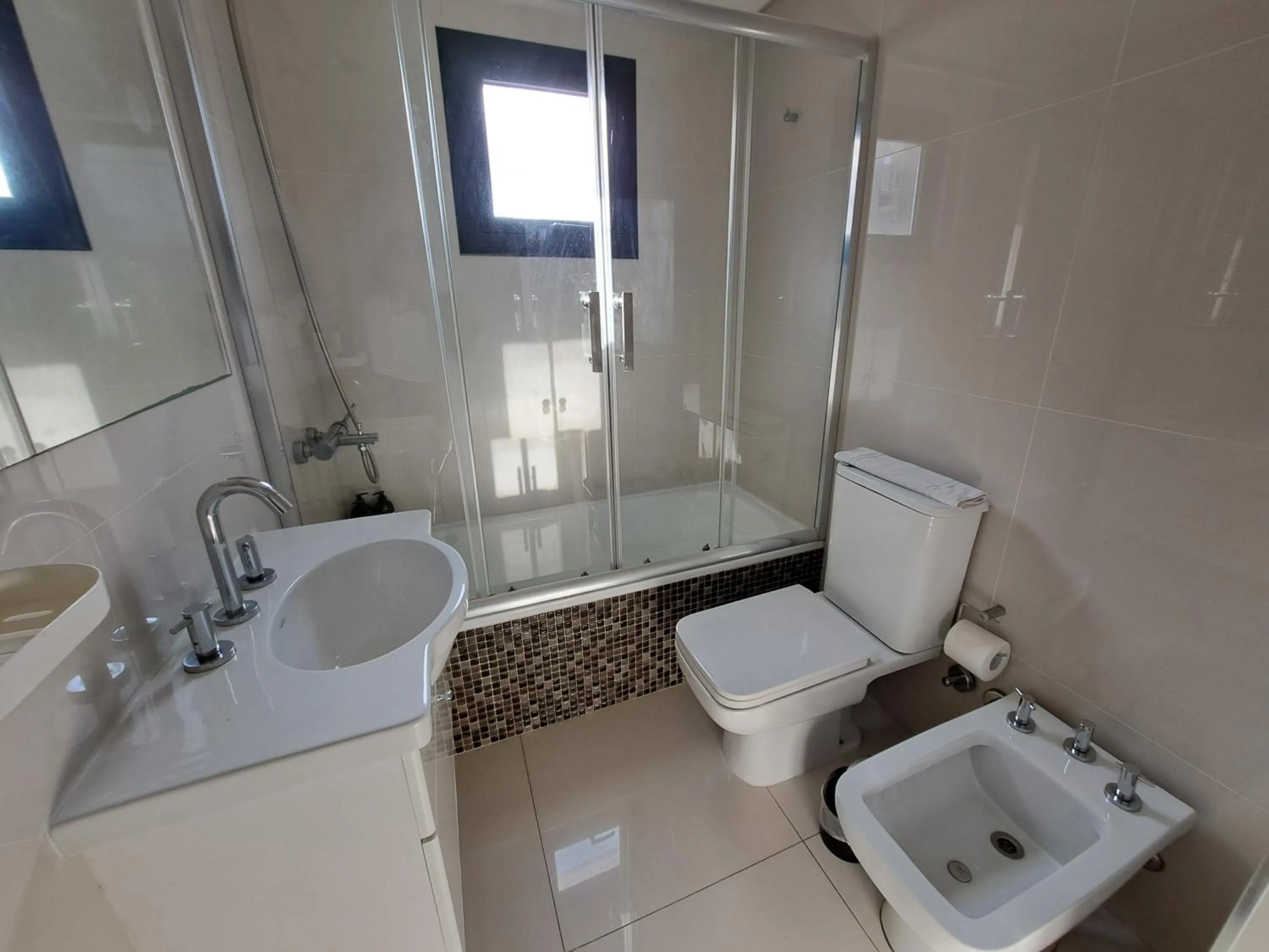 Shower in GrandView Hotel Buenos Aires