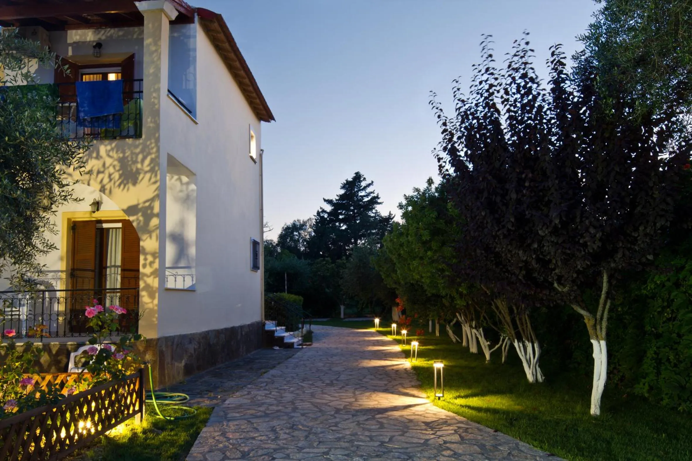 Garden in Sun 'n Chill, Boutique Apartments & Beach Villa