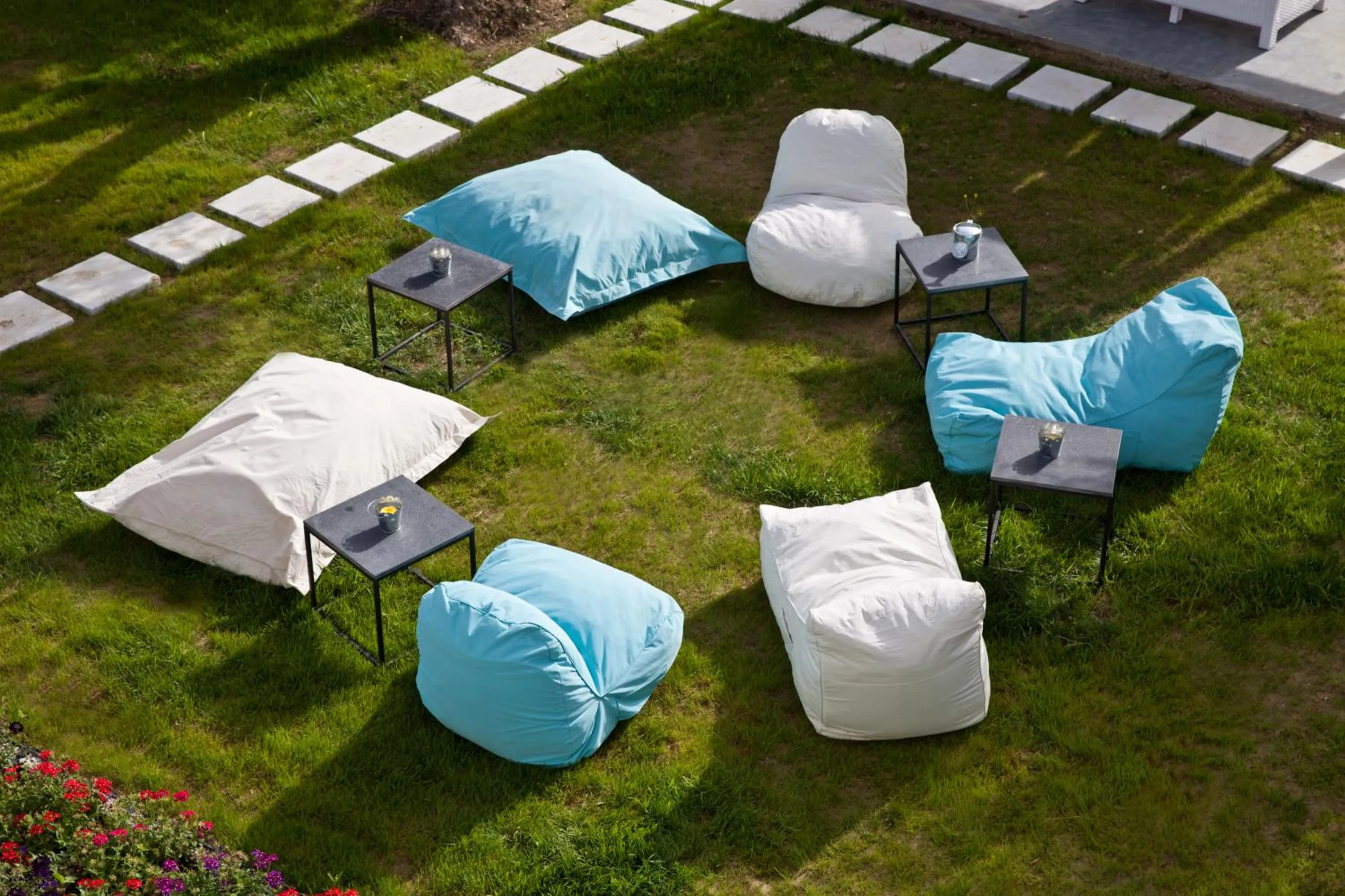 Communal lounge/ TV room in Sun 'n Chill, Boutique Apartments & Beach Villa