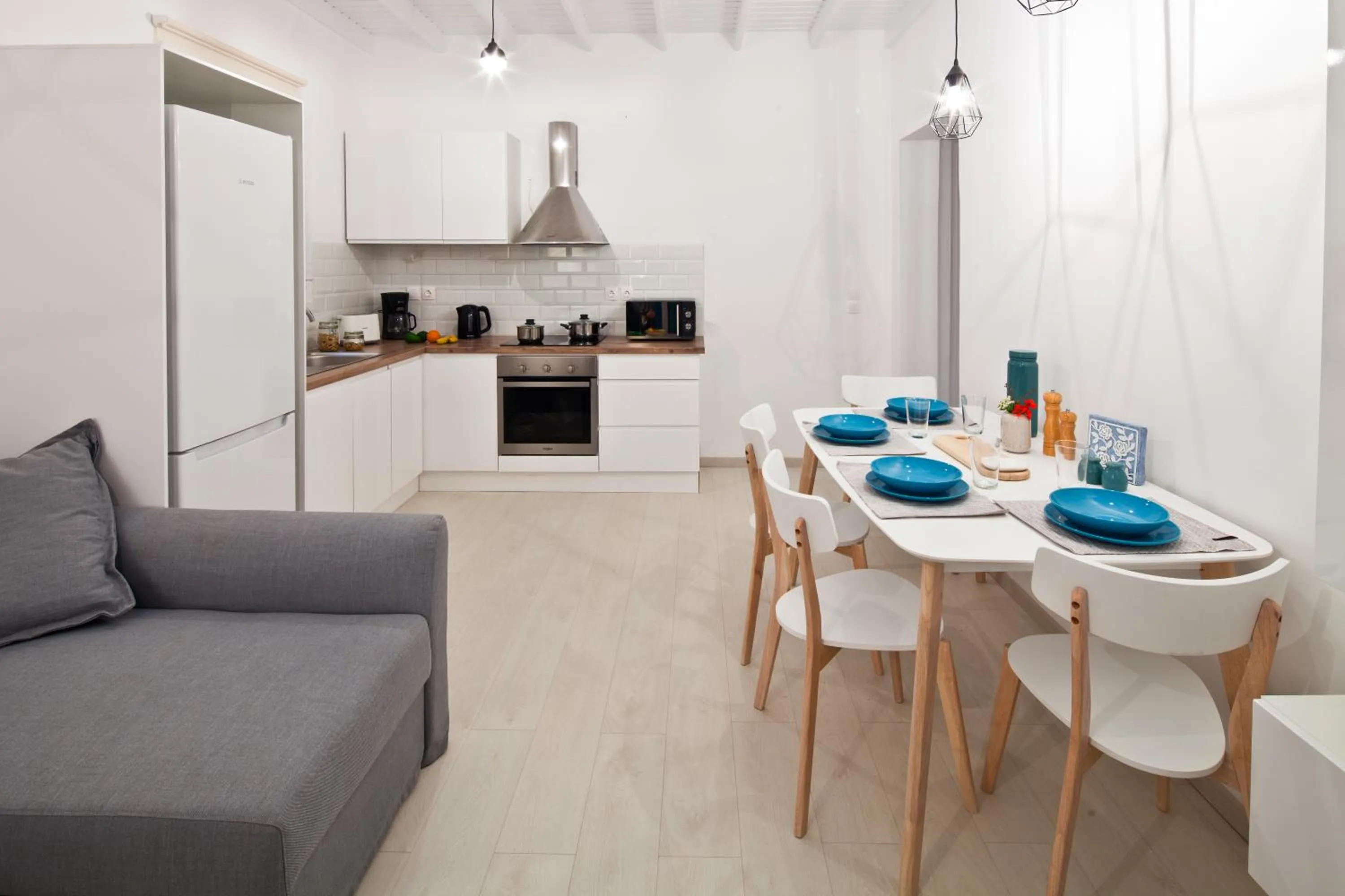 Dining area in Sun 'n Chill, Boutique Apartments & Beach Villa