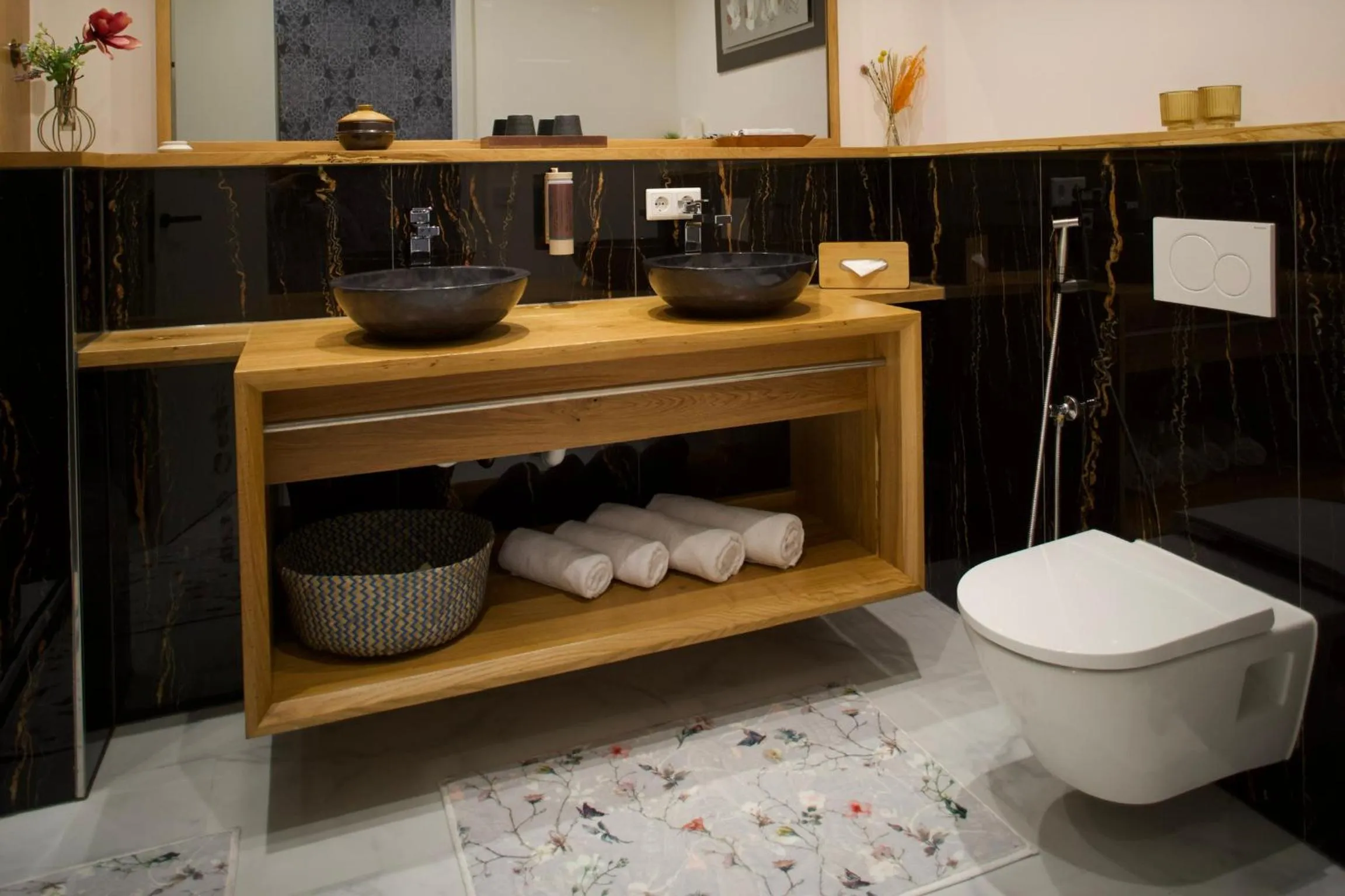 Toilet in 36 Phô Cô Hotel & Suites