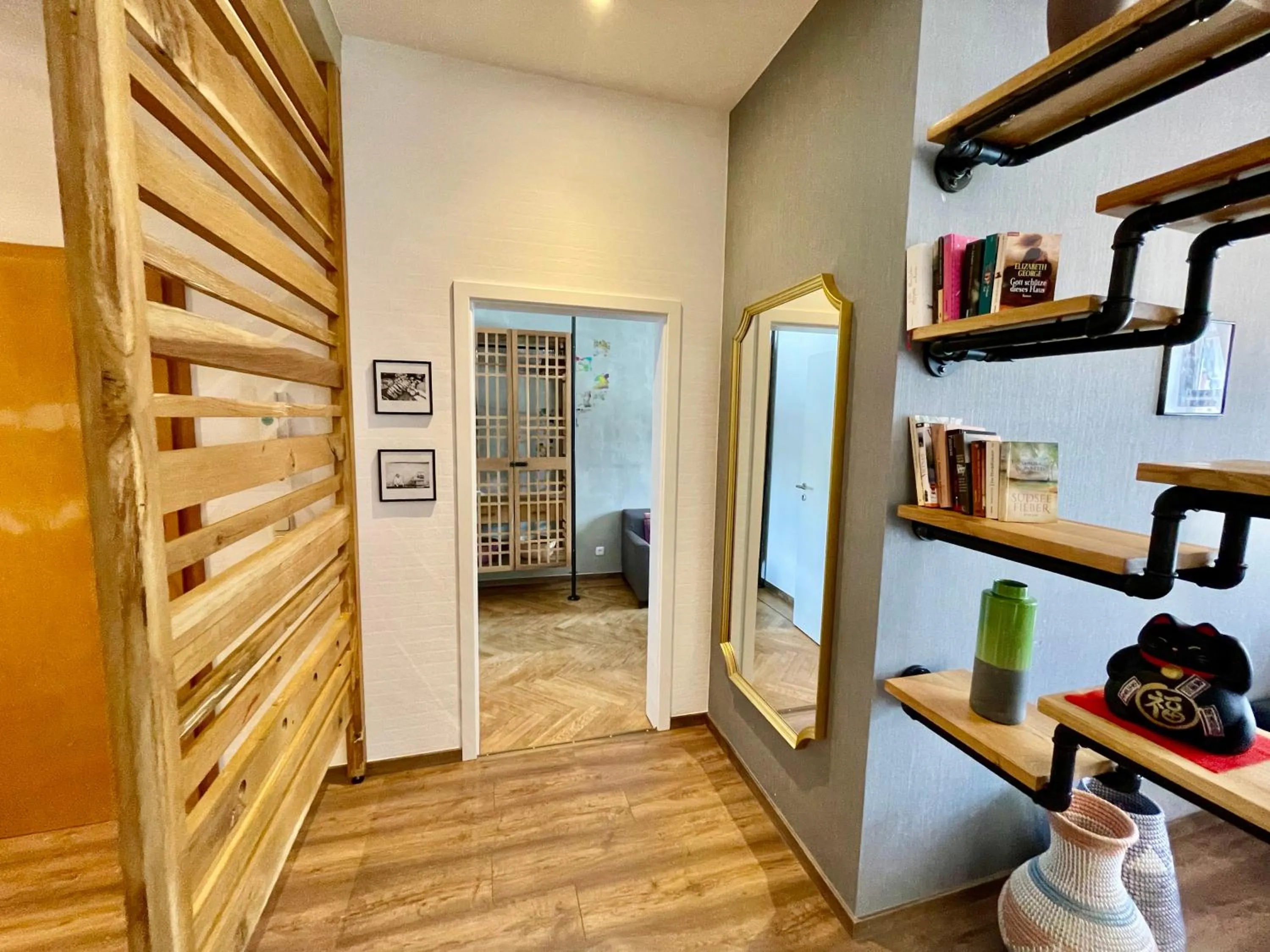 wardrobe in 36 Phô Cô Hotel & Suites