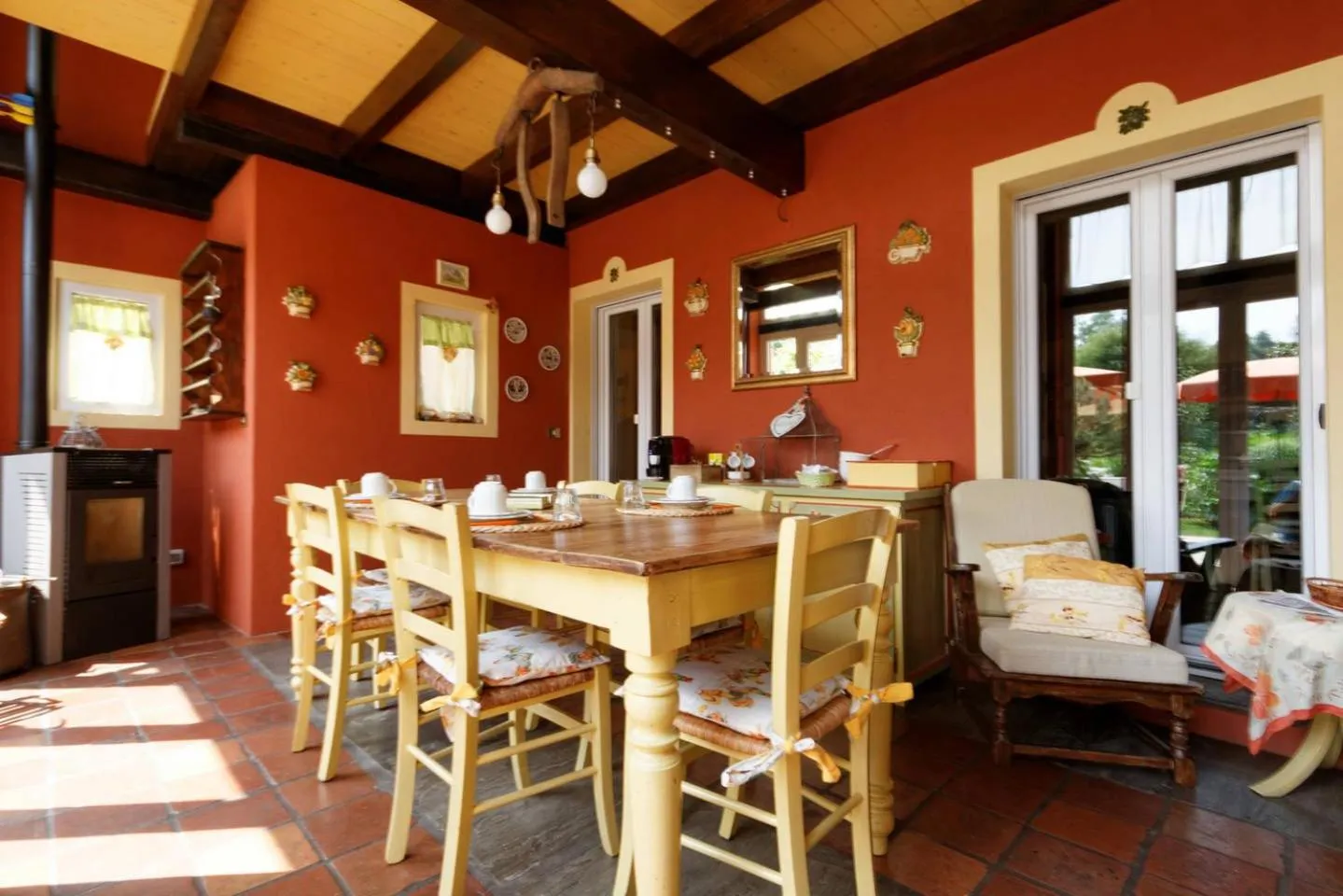 Dining area in B&B La Cascina di Monia e Mario