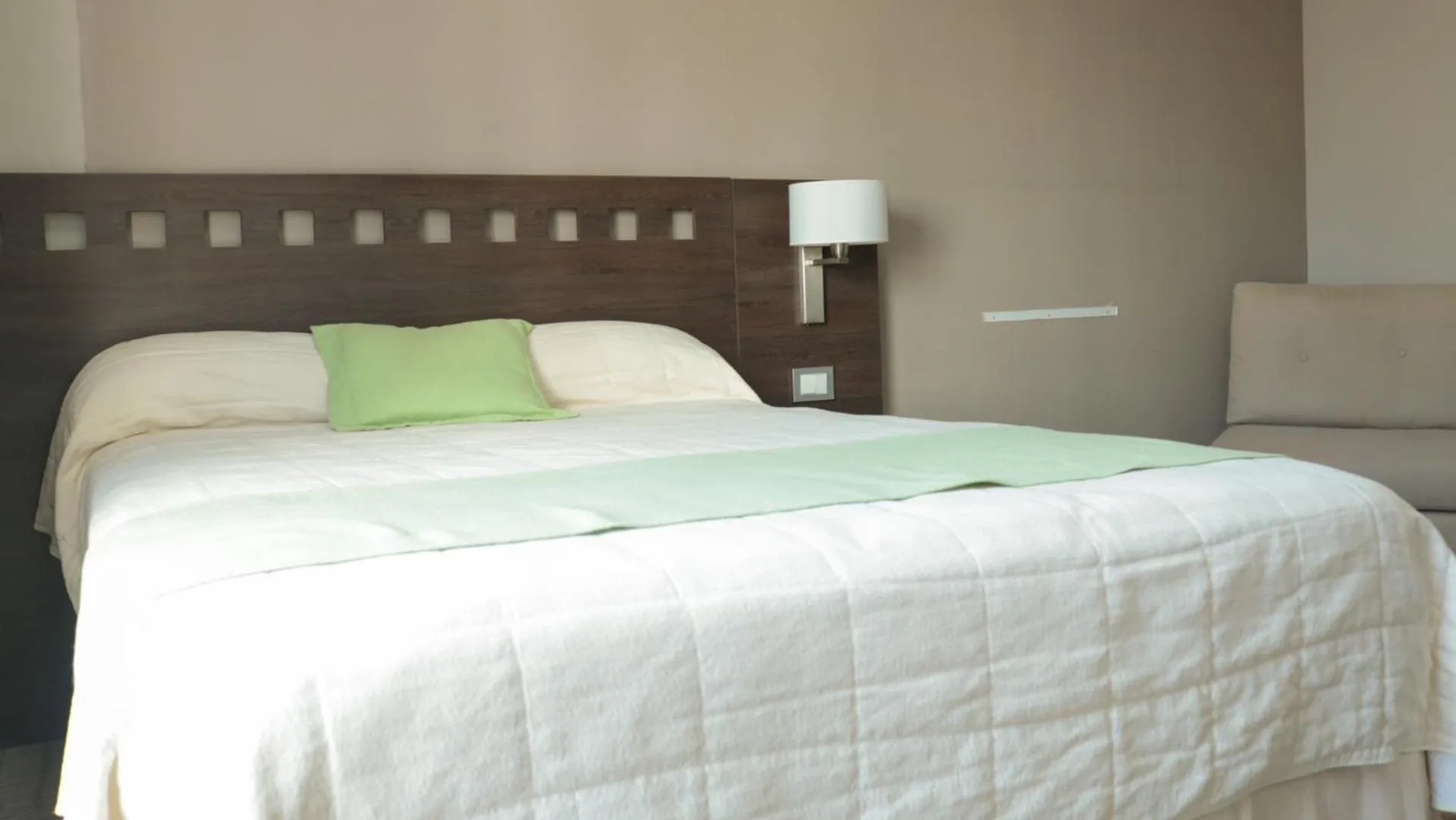 Bed in Days Inn & Suites by Wyndham La Plata