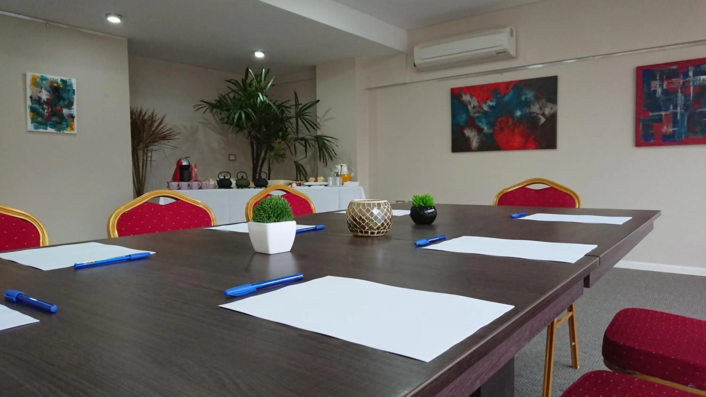 Meeting/conference room in Days Inn & Suites by Wyndham La Plata