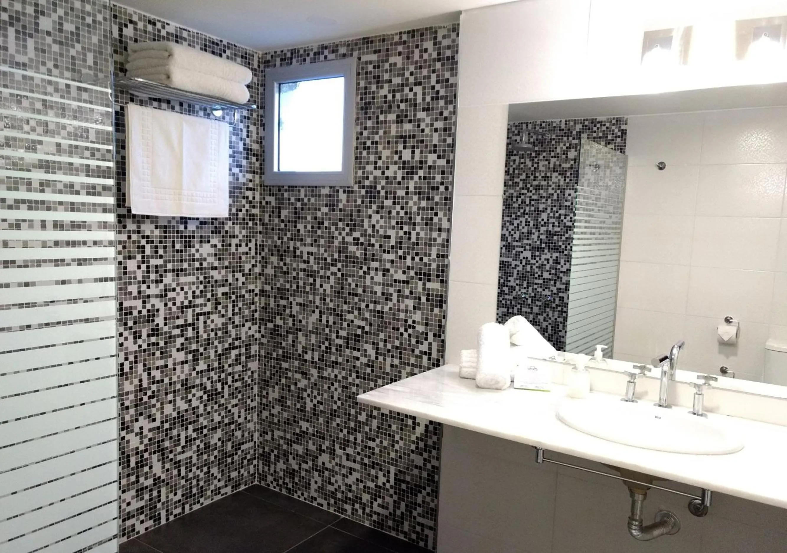 Bathroom in Days Inn & Suites by Wyndham La Plata