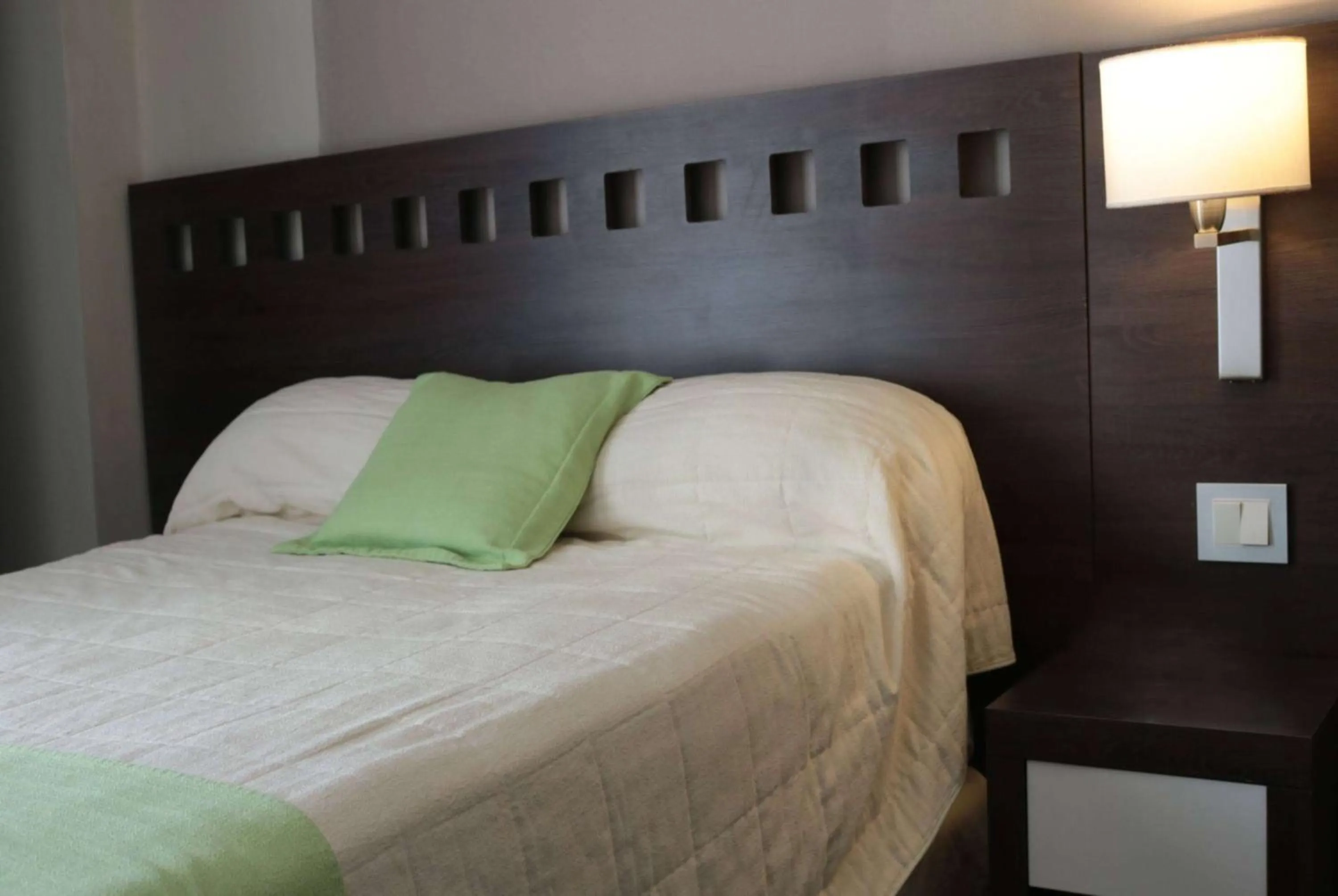 Photo of the whole room, Bed in Days Inn & Suites by Wyndham La Plata