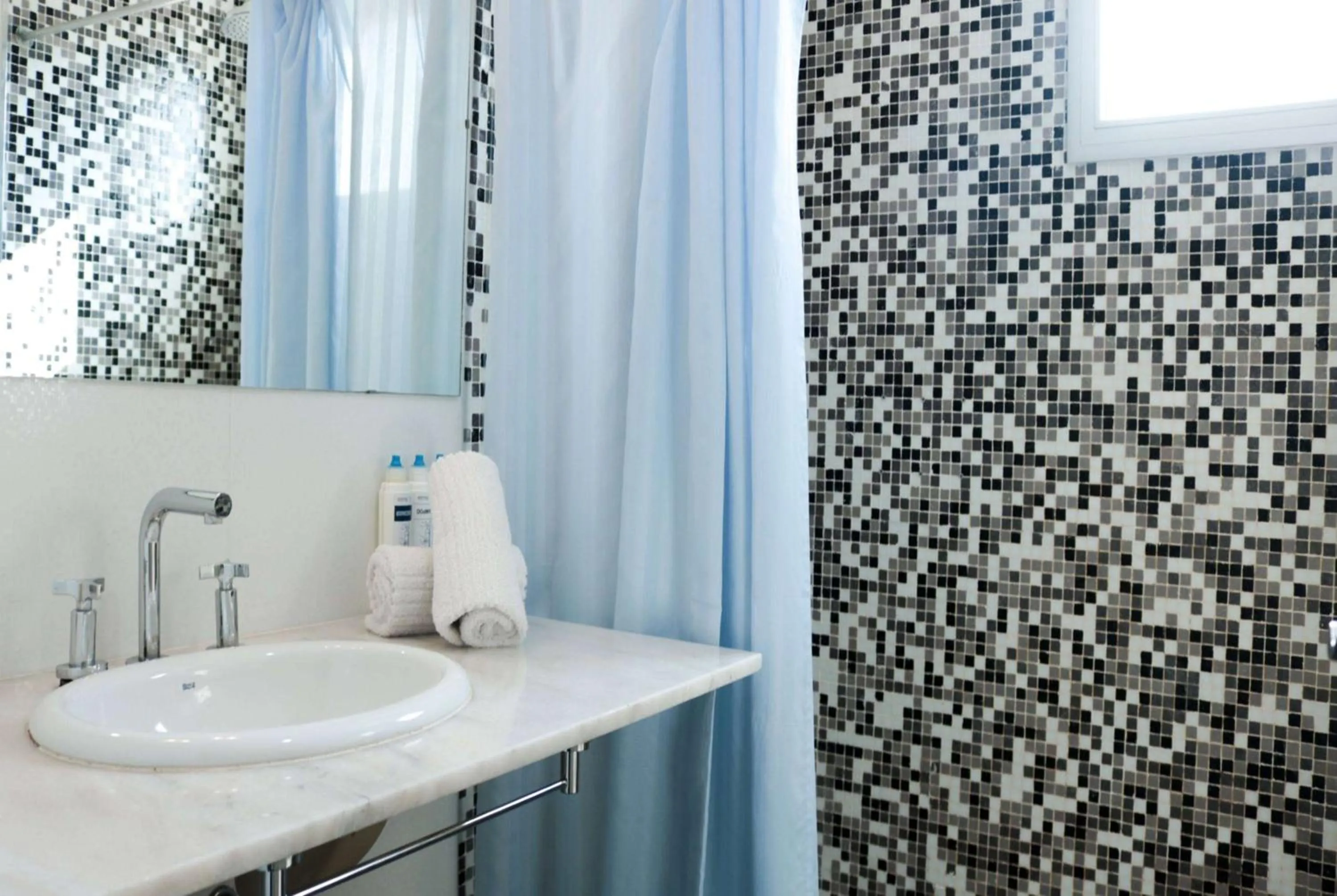 Bathroom in Days Inn & Suites by Wyndham La Plata