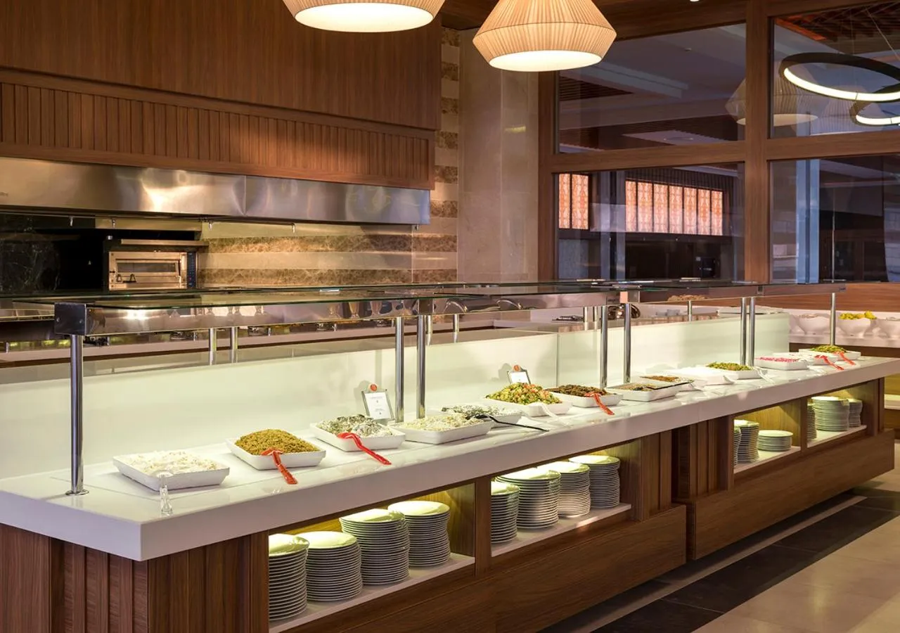 Food and drinks in Ramada Plaza by Wyndham Rize