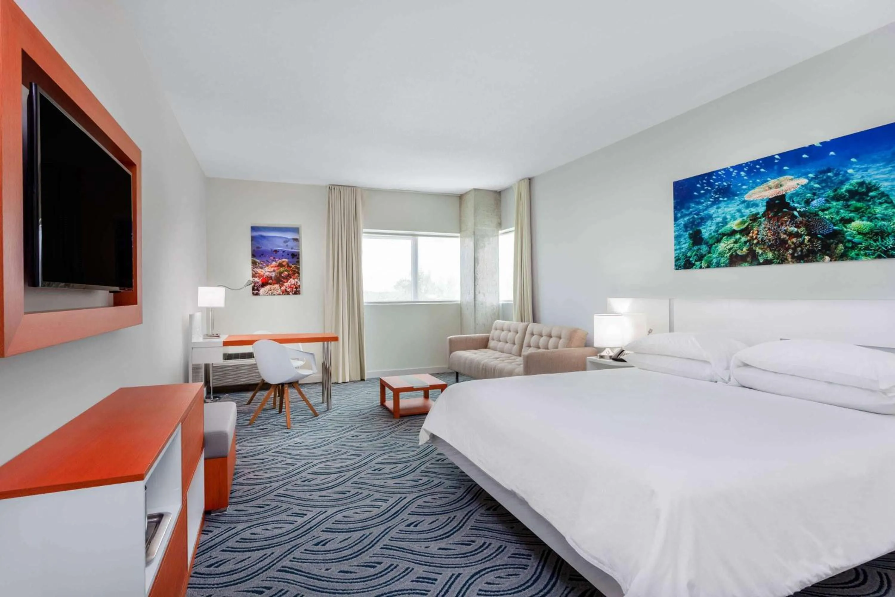 Bed in Maritime Hotel Fort Lauderdale Airport & Cruiseport