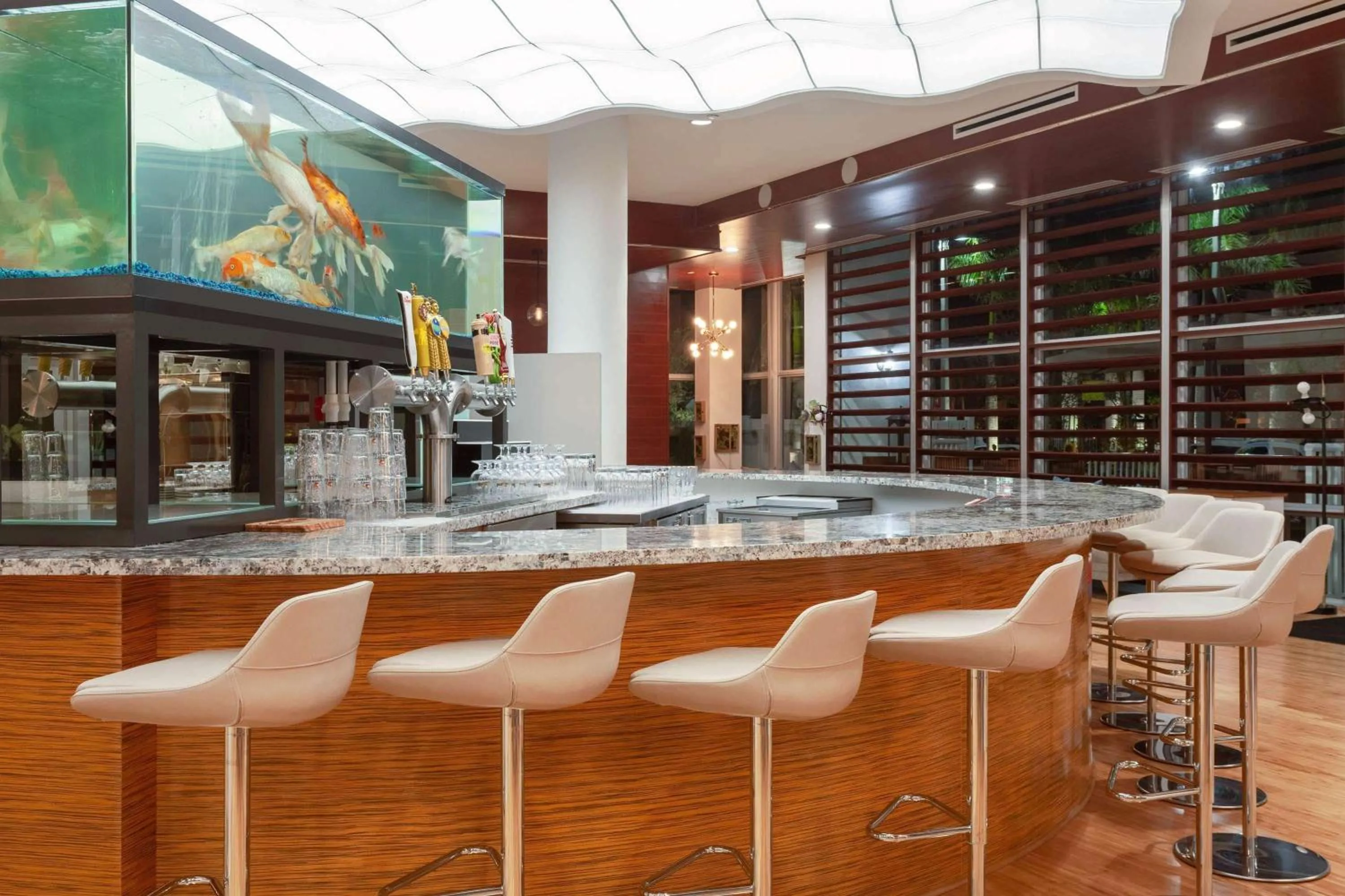 Lounge or bar in Maritime Hotel Fort Lauderdale Airport & Cruiseport