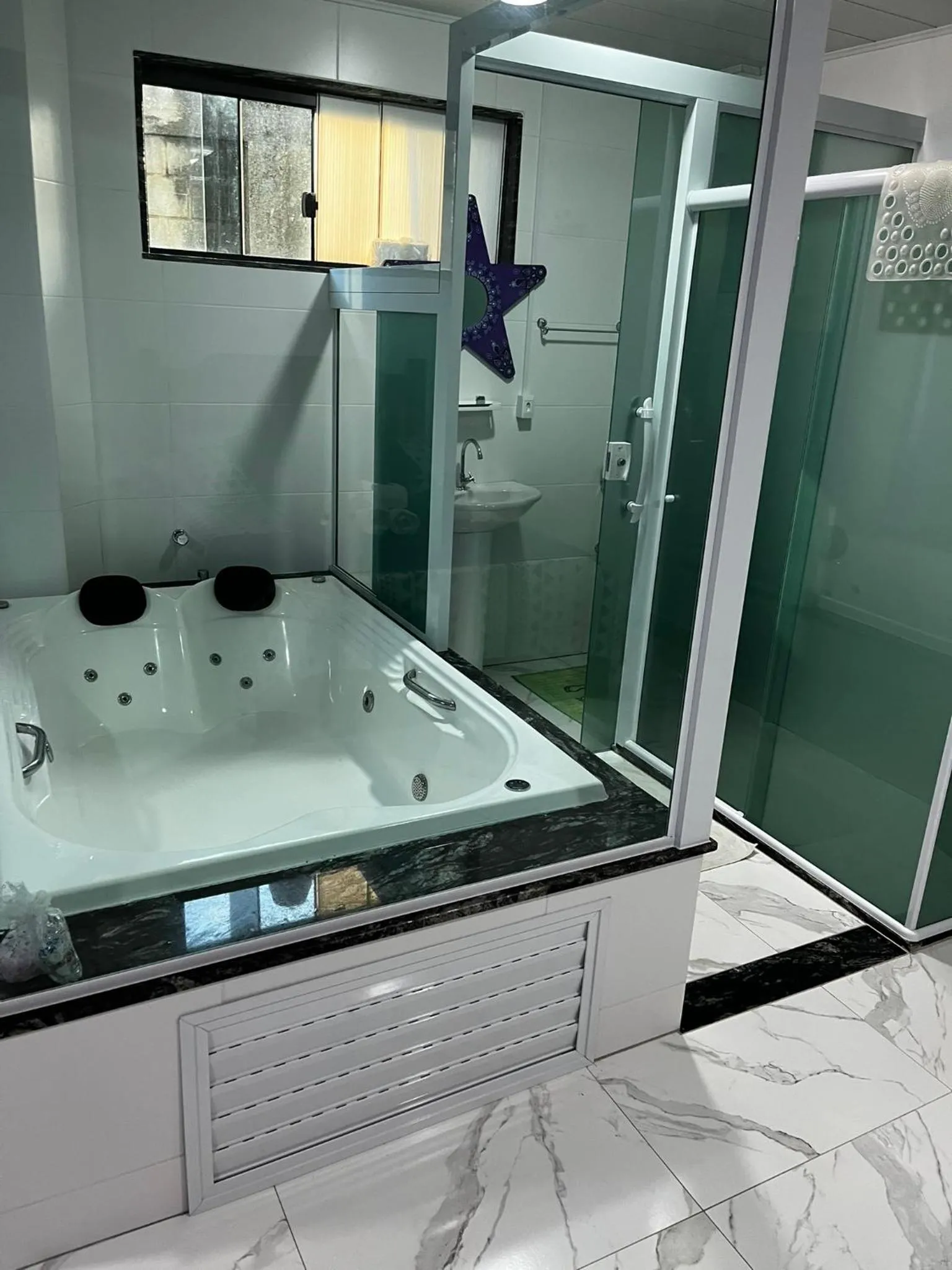 Shower in Hotel Lumiar