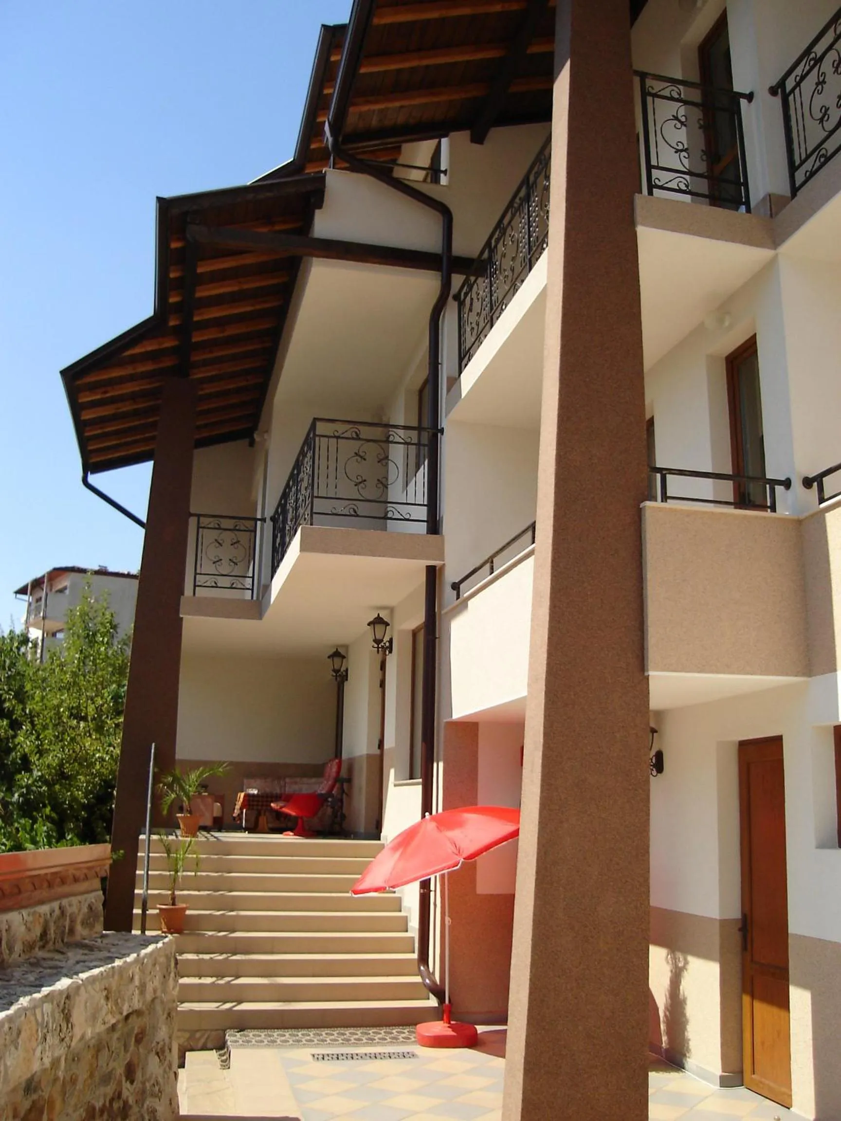 Facade/entrance in Centaur Family Hotel