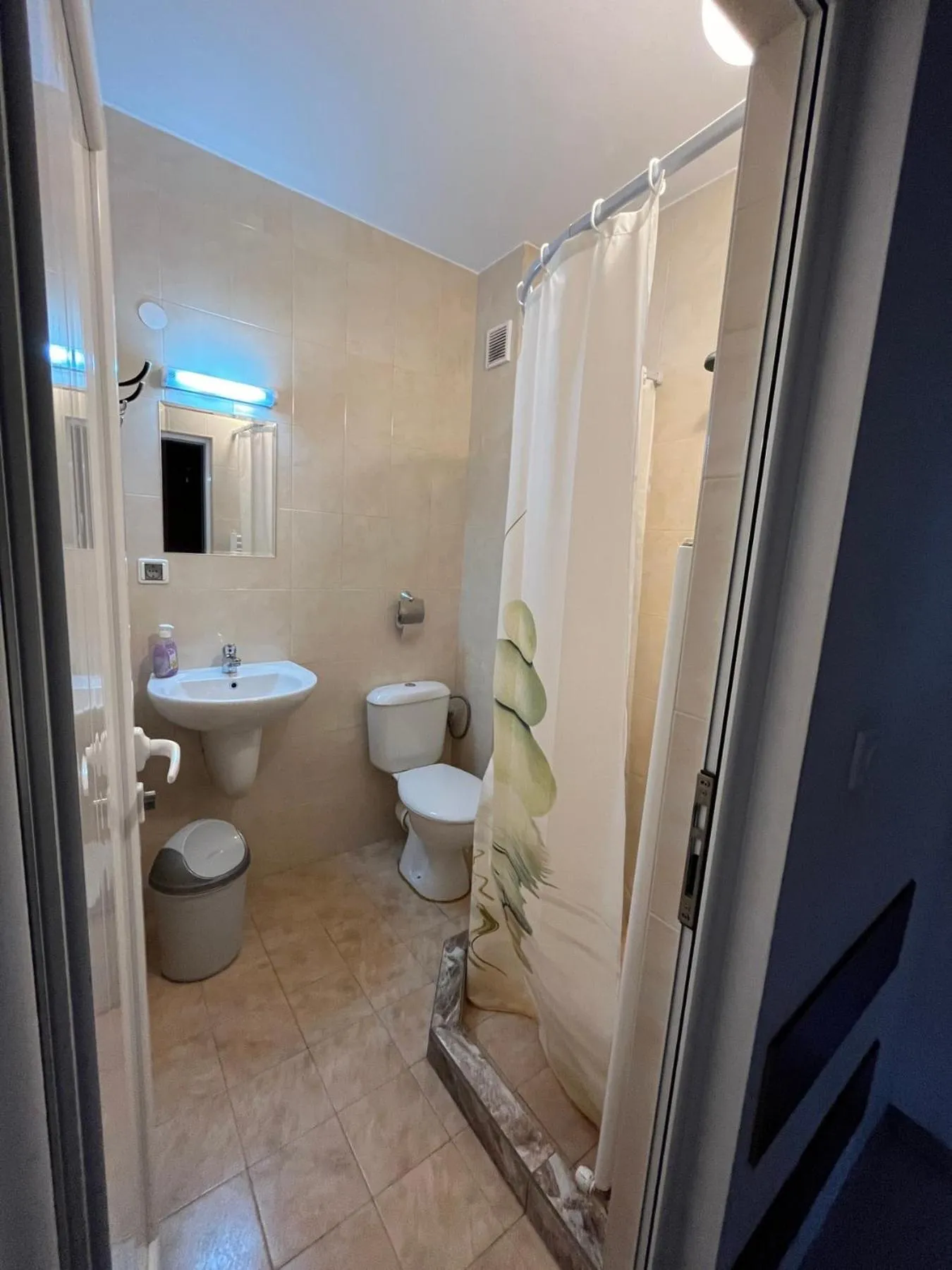 Toilet in Centaur Family Hotel