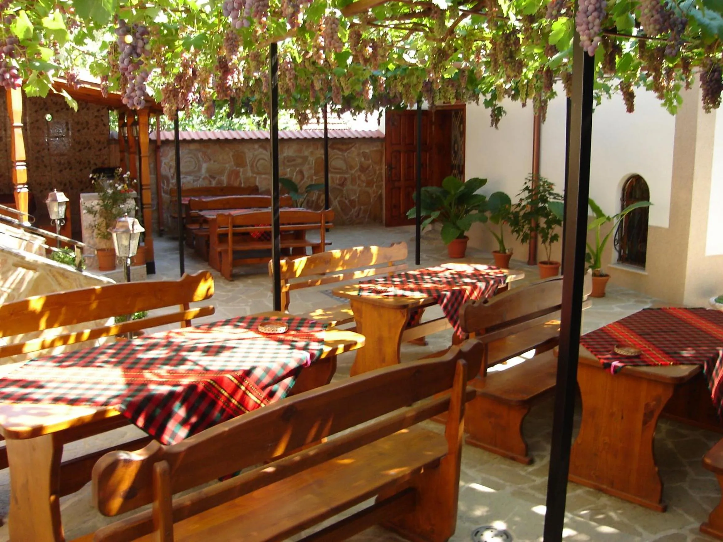 Restaurant/places to eat in Centaur Family Hotel