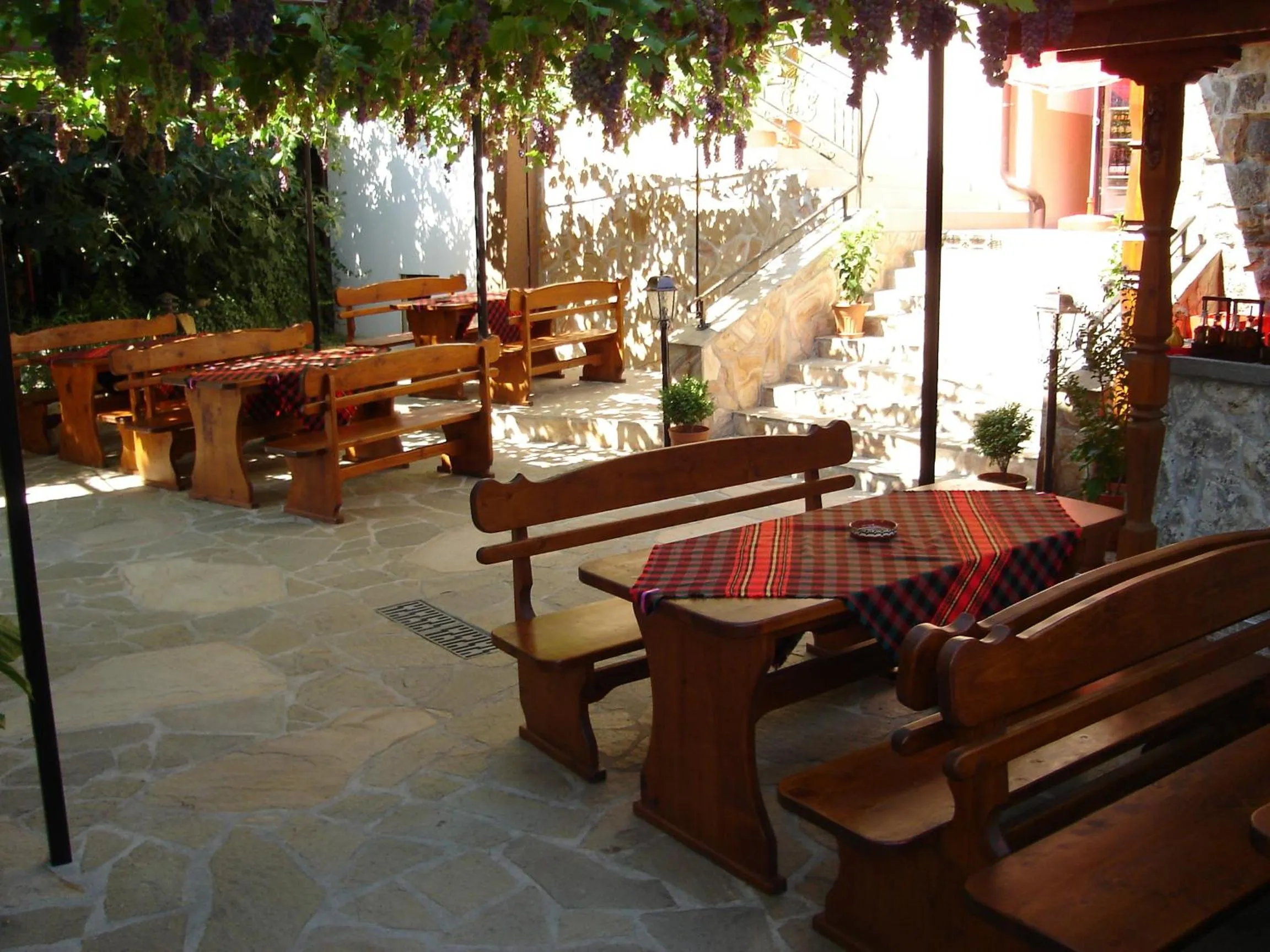 Restaurant/places to eat in Centaur Family Hotel