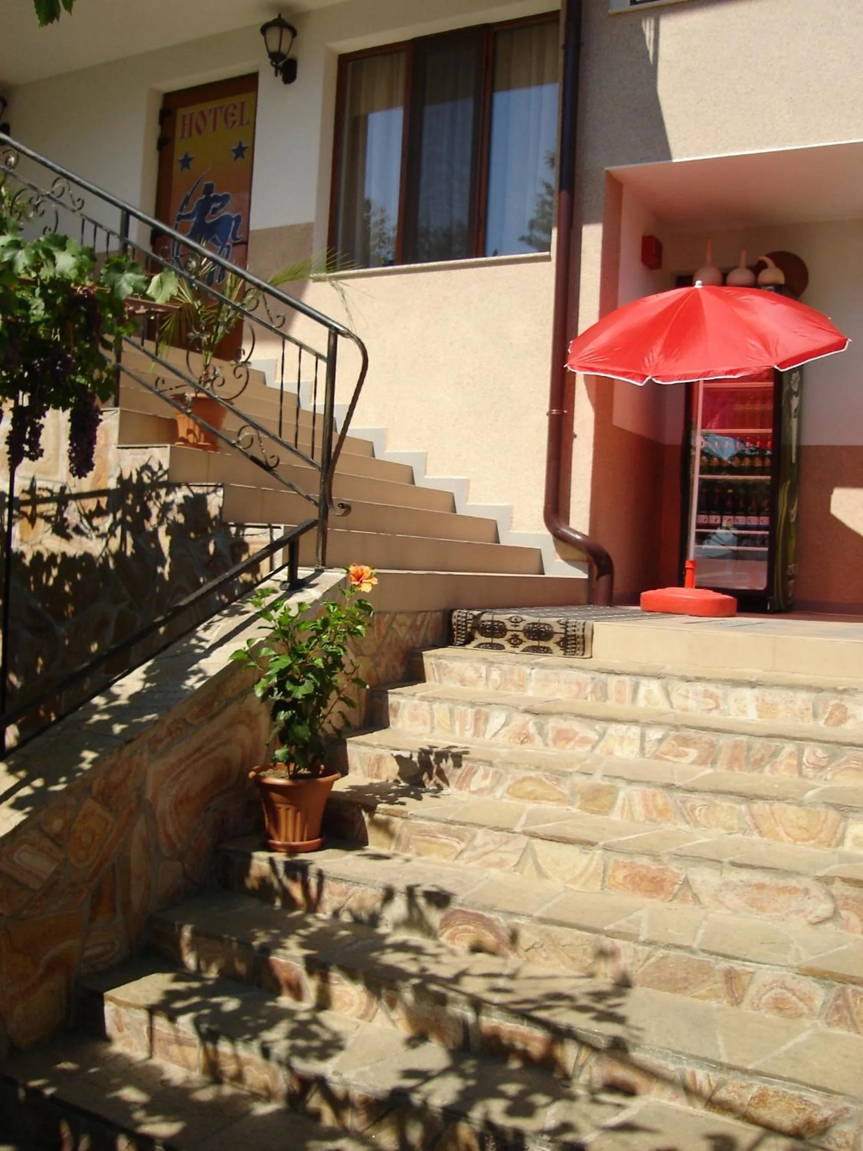 Centaur Family Hotel