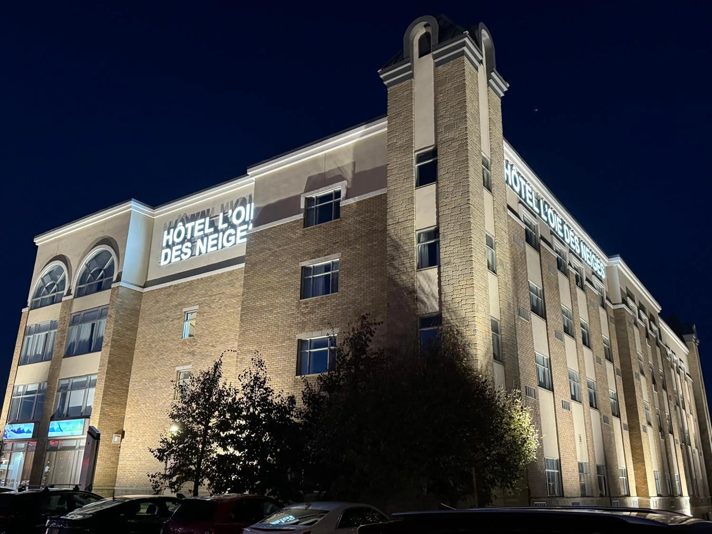 Property building in Hotel L'Oie des neiges