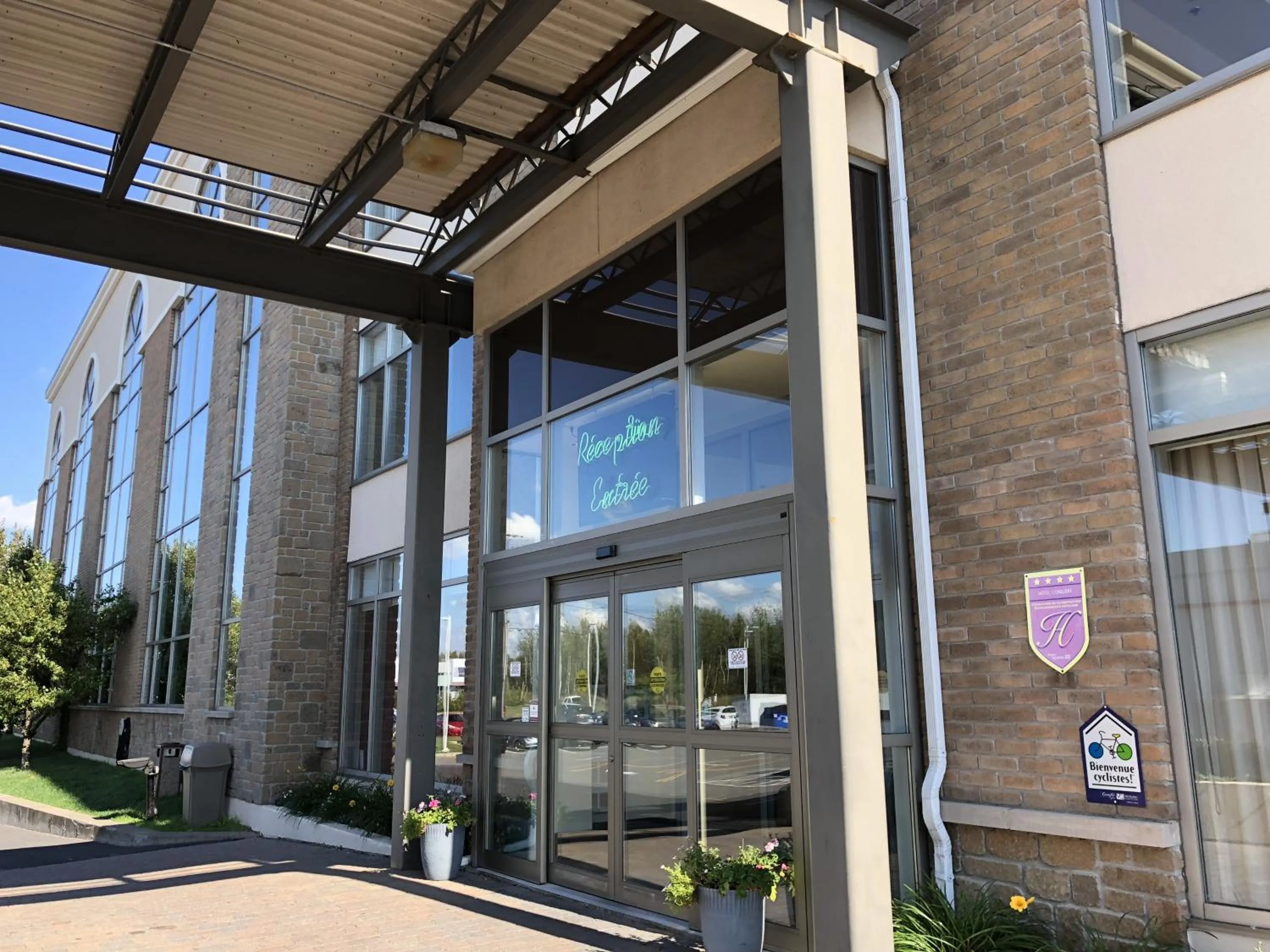 Property building in Hotel L'Oie des neiges