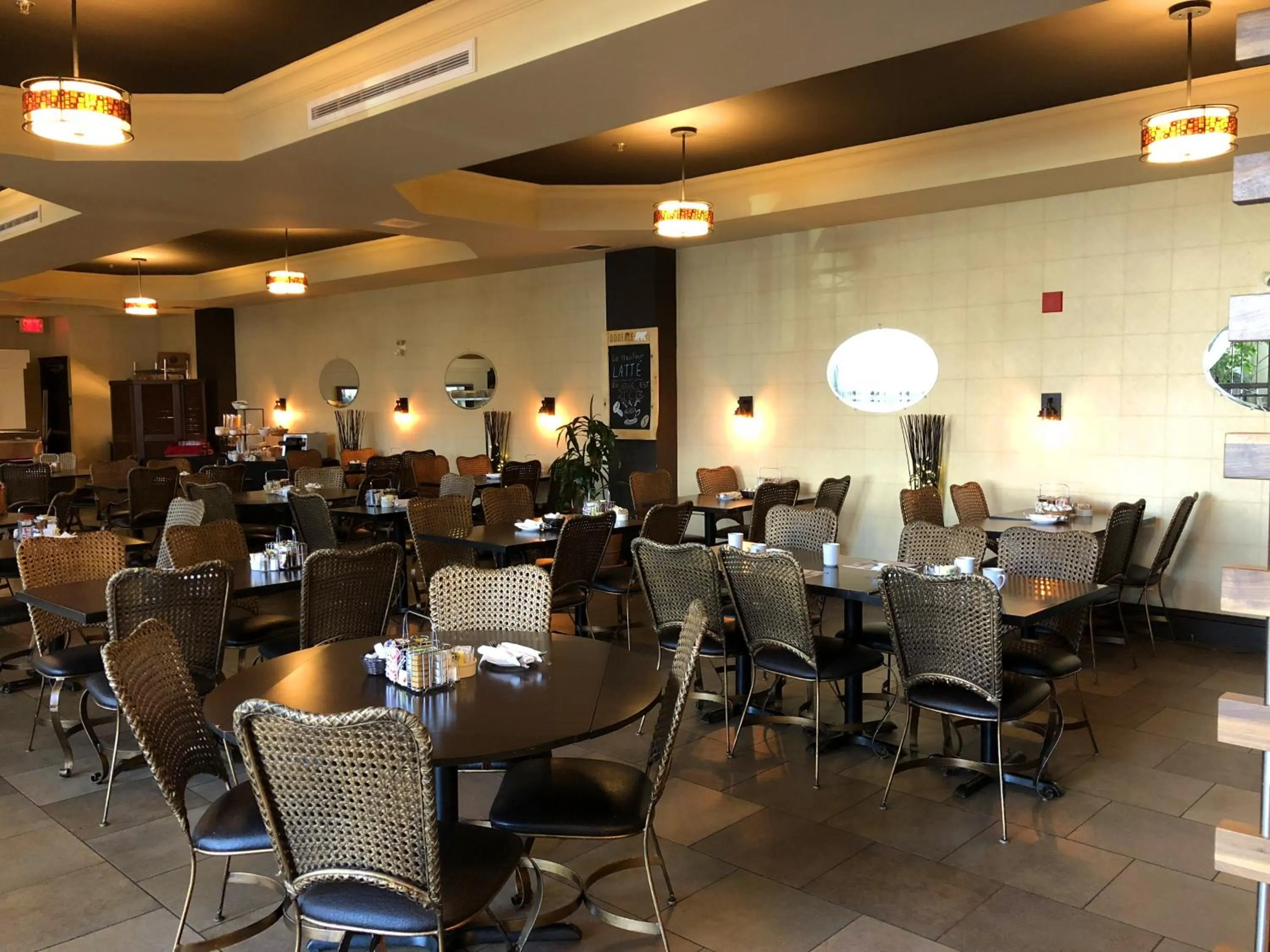 Restaurant/places to eat in Hotel L'Oie des neiges