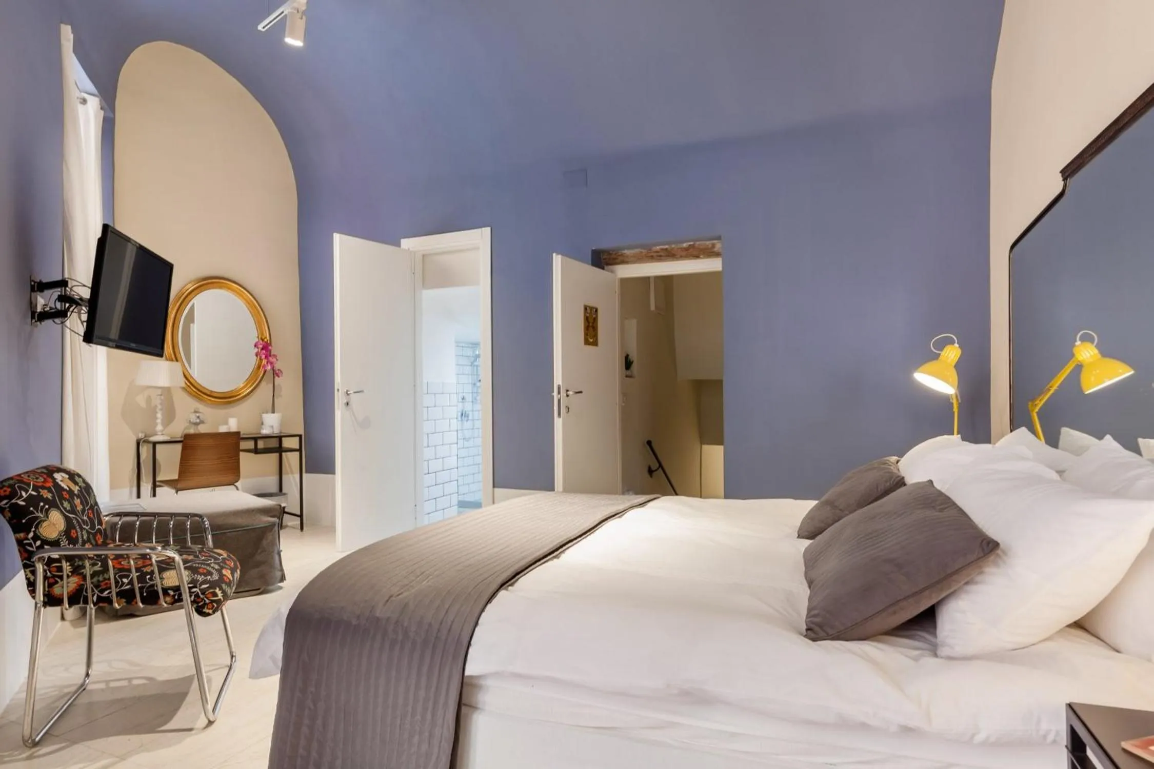 Photo of the whole room, Bed in TreSette Toledo