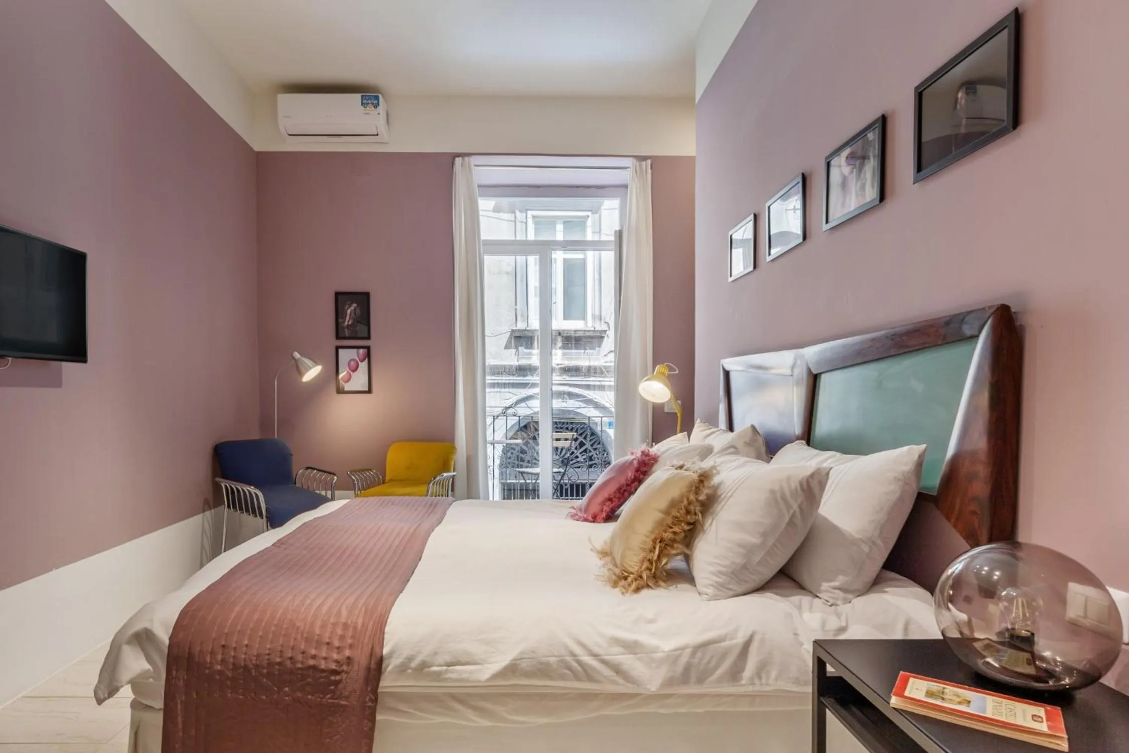 Photo of the whole room, Bed in TreSette Toledo