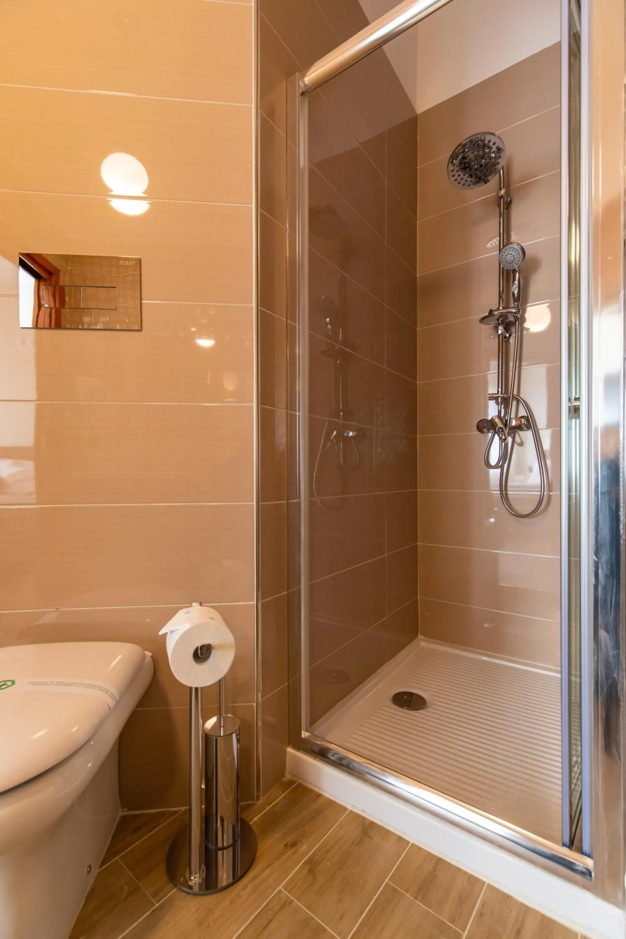 Shower in Napoli d'Amare B&B