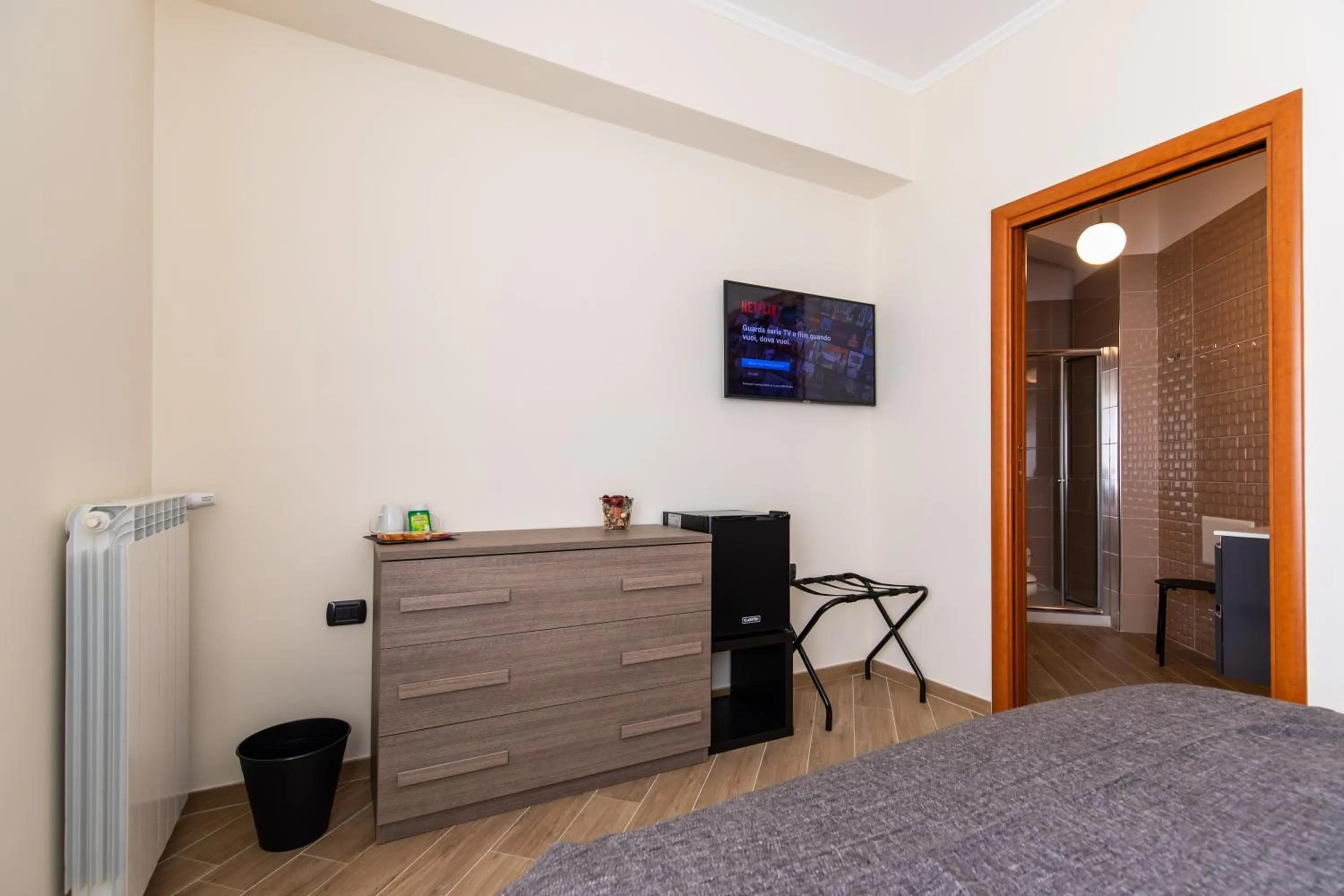 Photo of the whole room, Bed in Napoli d'Amare B&B