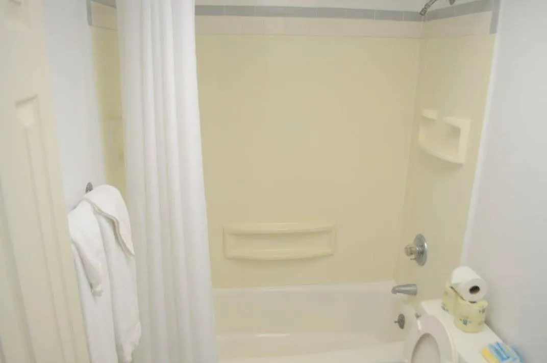 Bathroom in Islander Motel