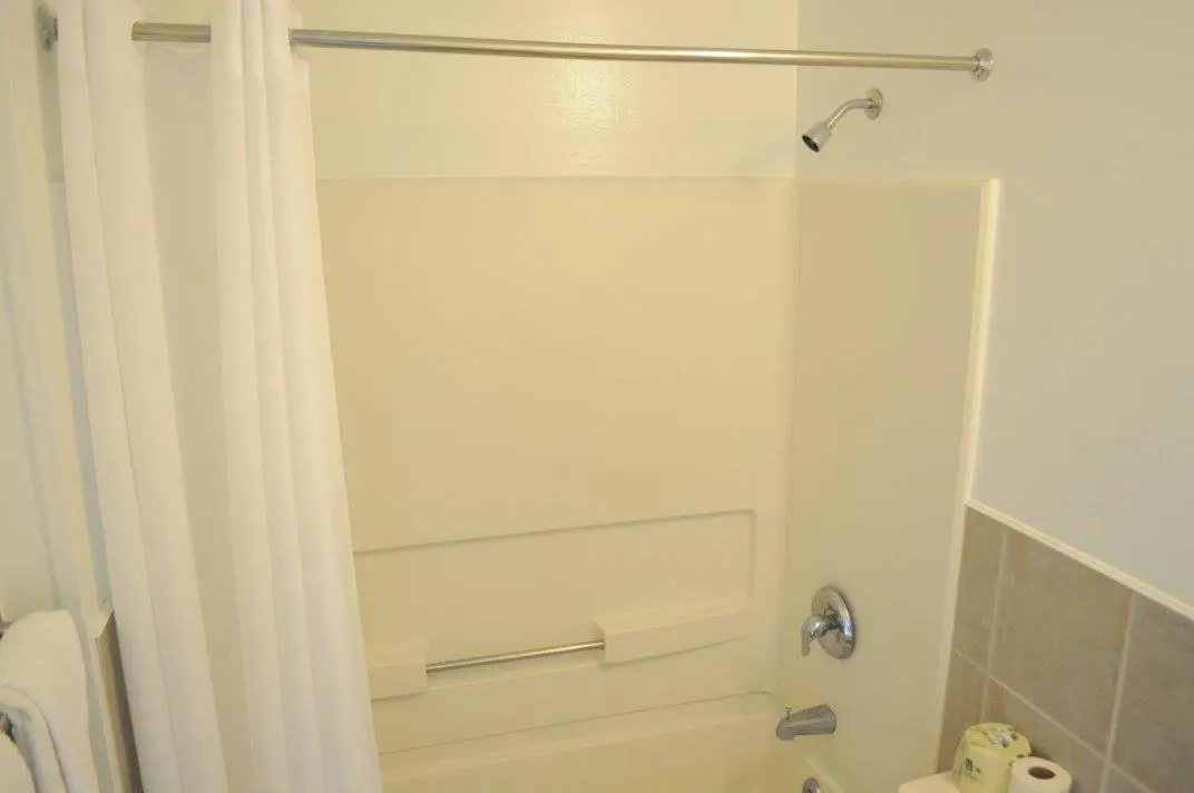 Bathroom in Islander Motel