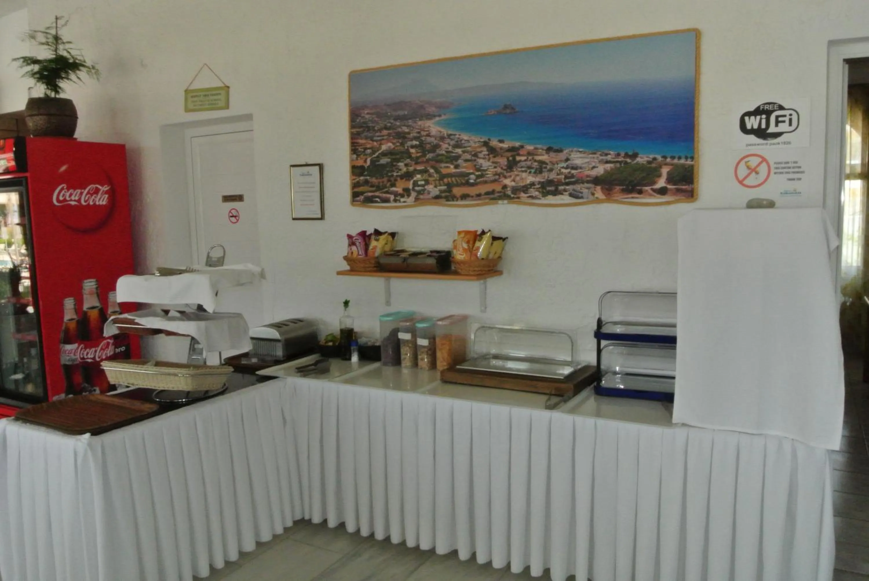 Restaurant/places to eat in Kokalakis Hotel