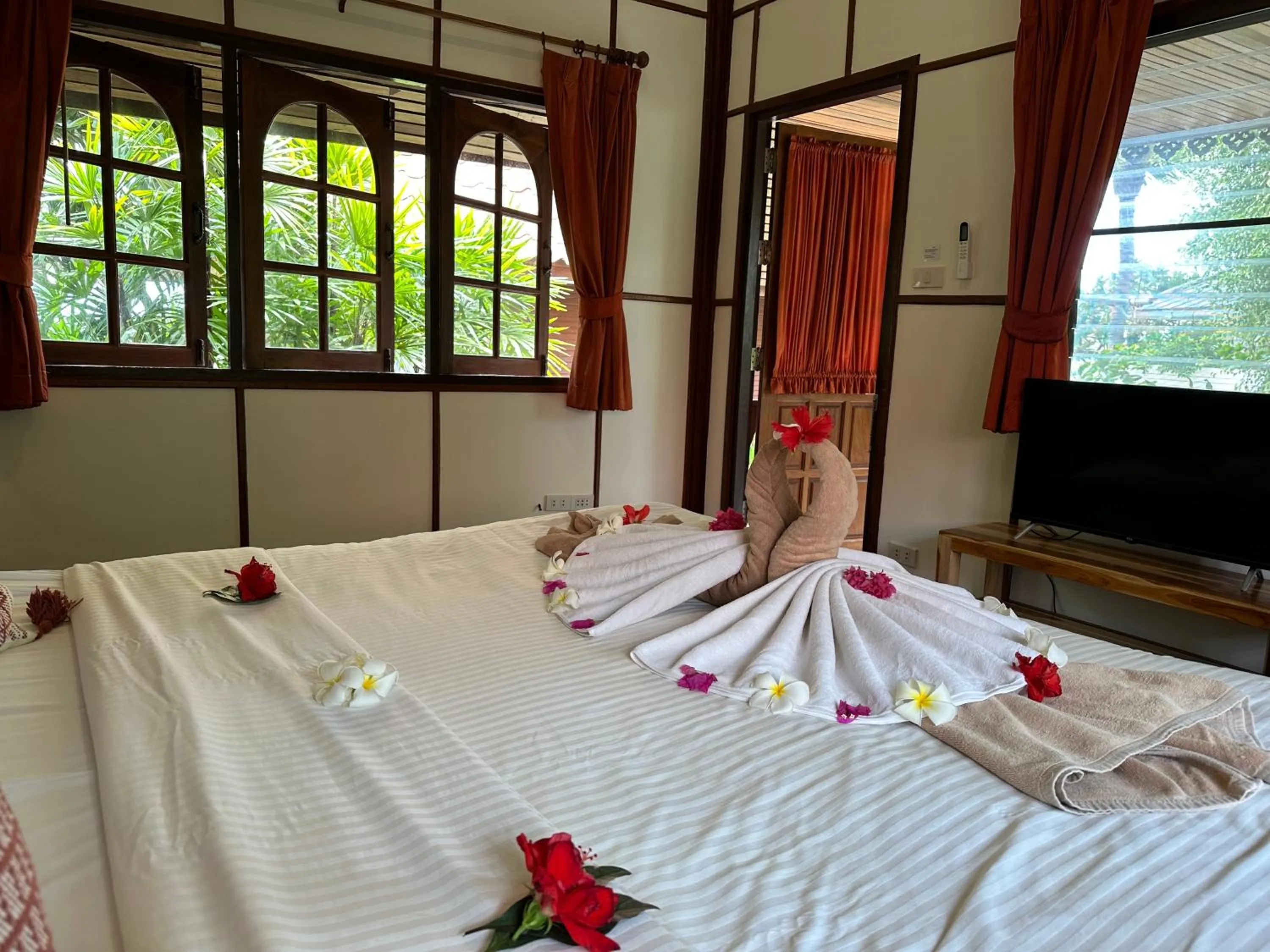 Bed in Bangrak Pier Bungalow