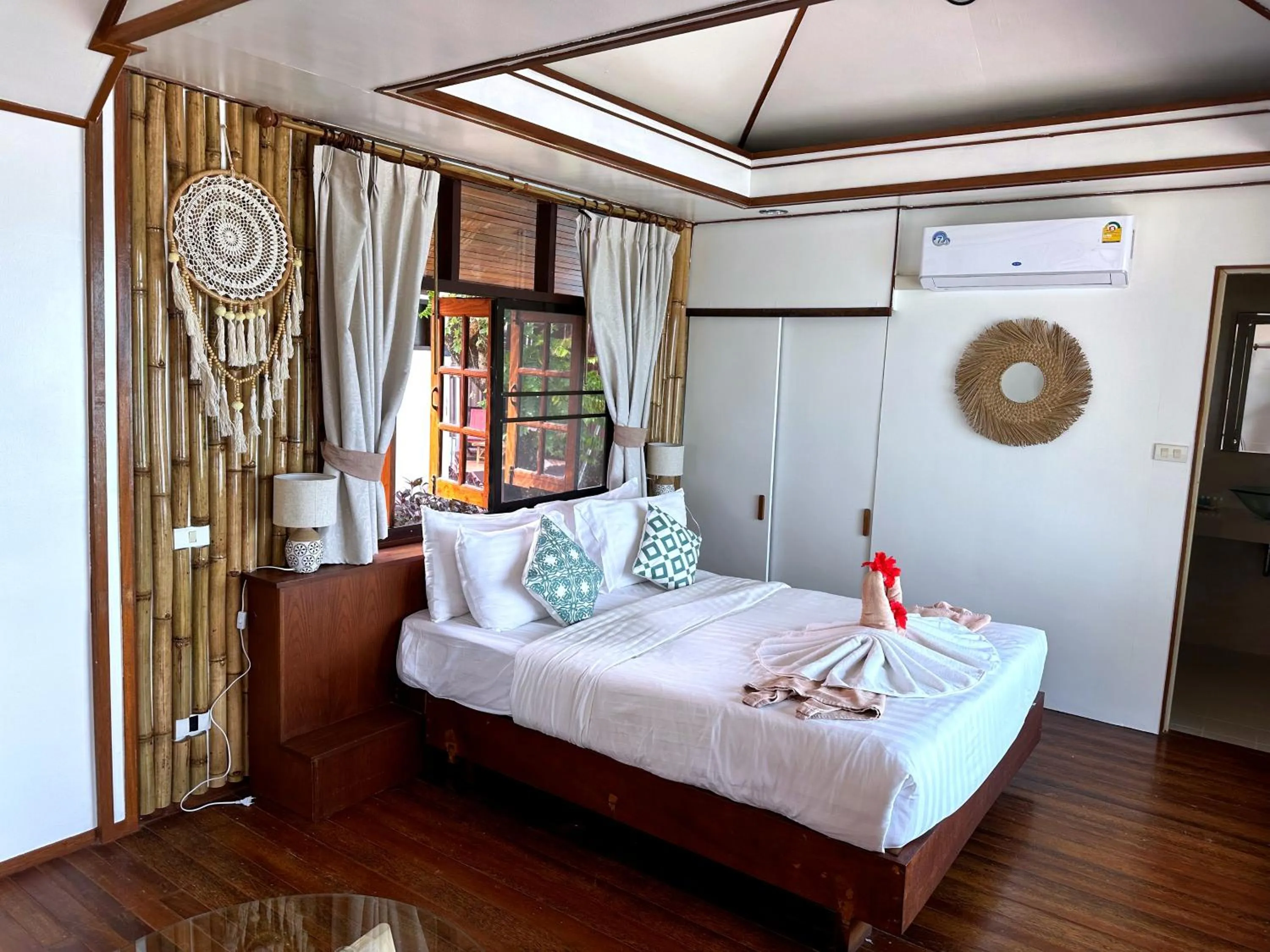 Bed in Bangrak Pier Bungalow