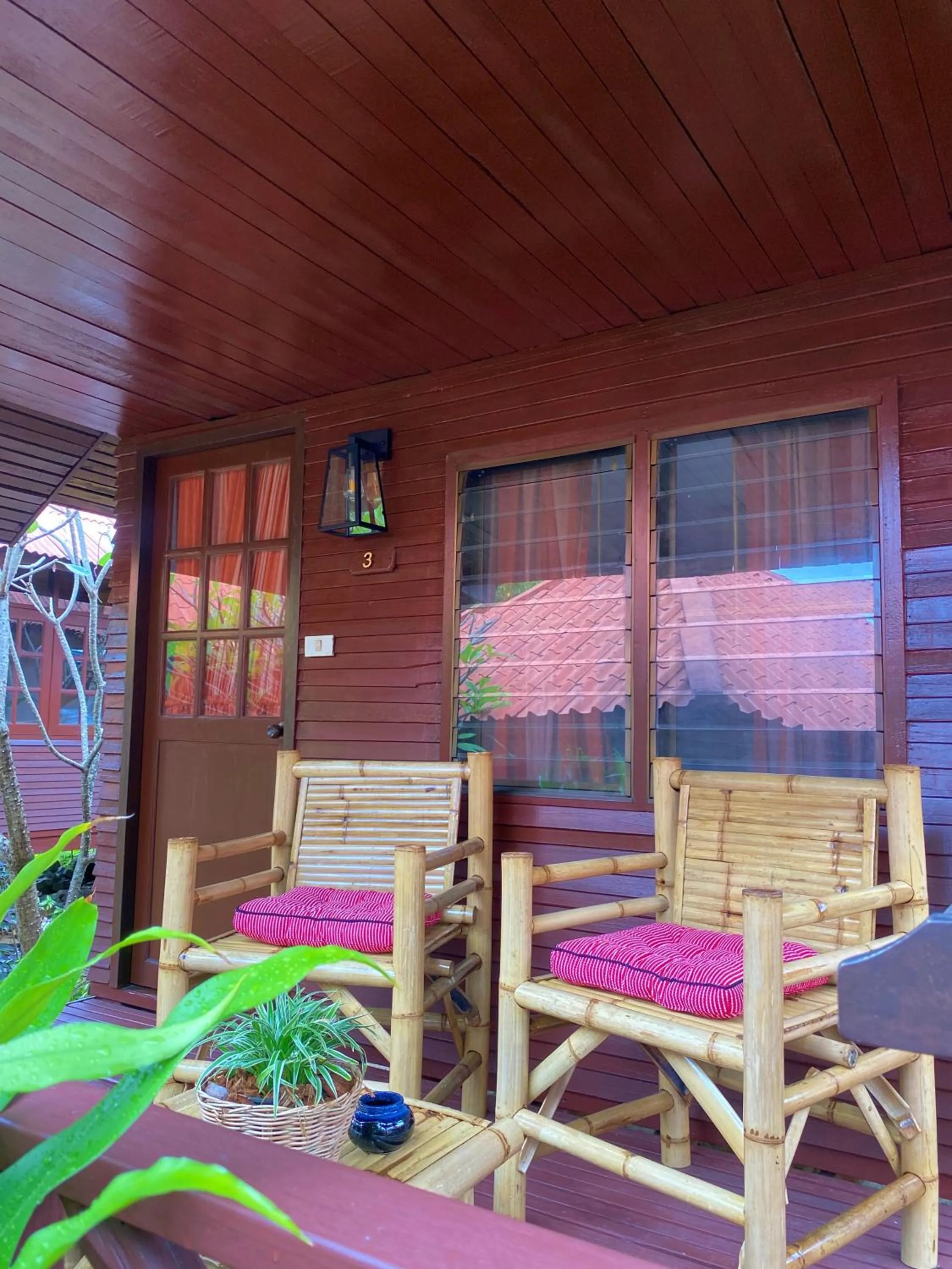 Bangrak Pier Bungalow