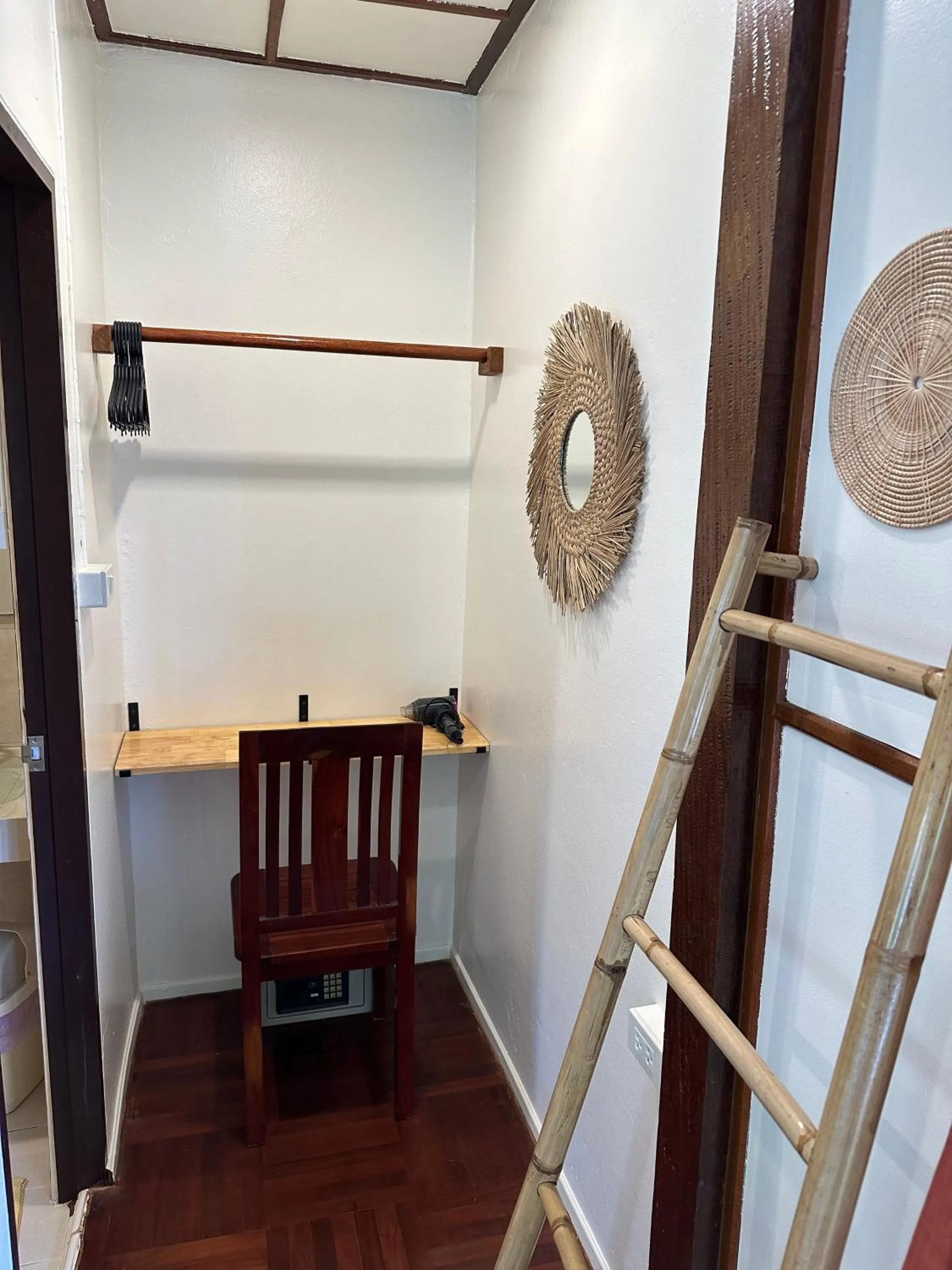 Bangrak Pier Bungalow