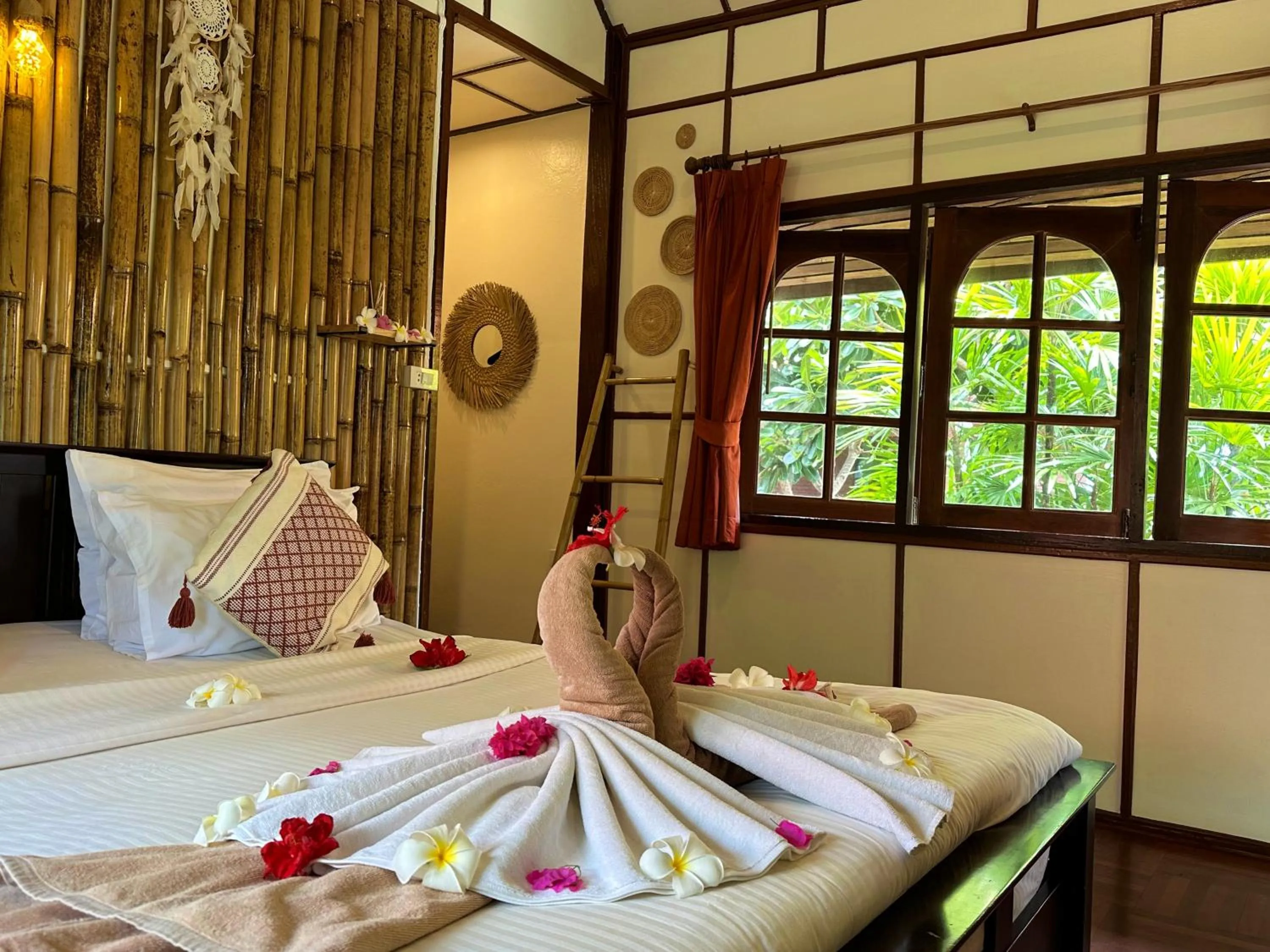 Bed in Bangrak Pier Bungalow